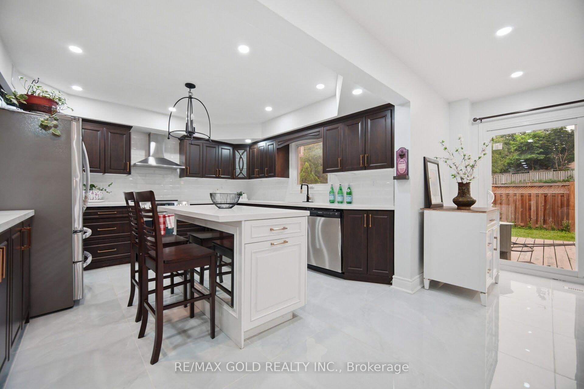 Photo 16 of 40 Kenpark Avenue, Brampton, Snelgrove — HOMEH