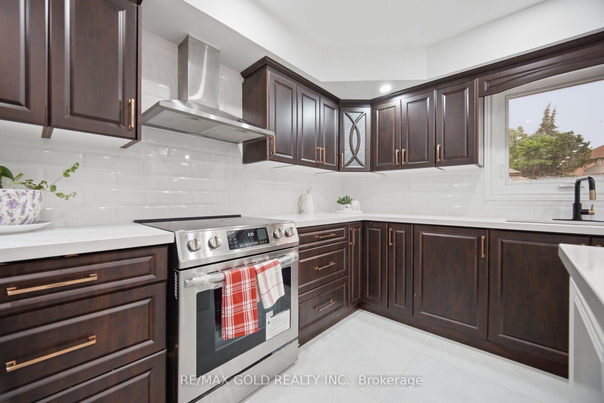 Photo 18 of 40 Kenpark Avenue, Brampton, Snelgrove — HOMEH