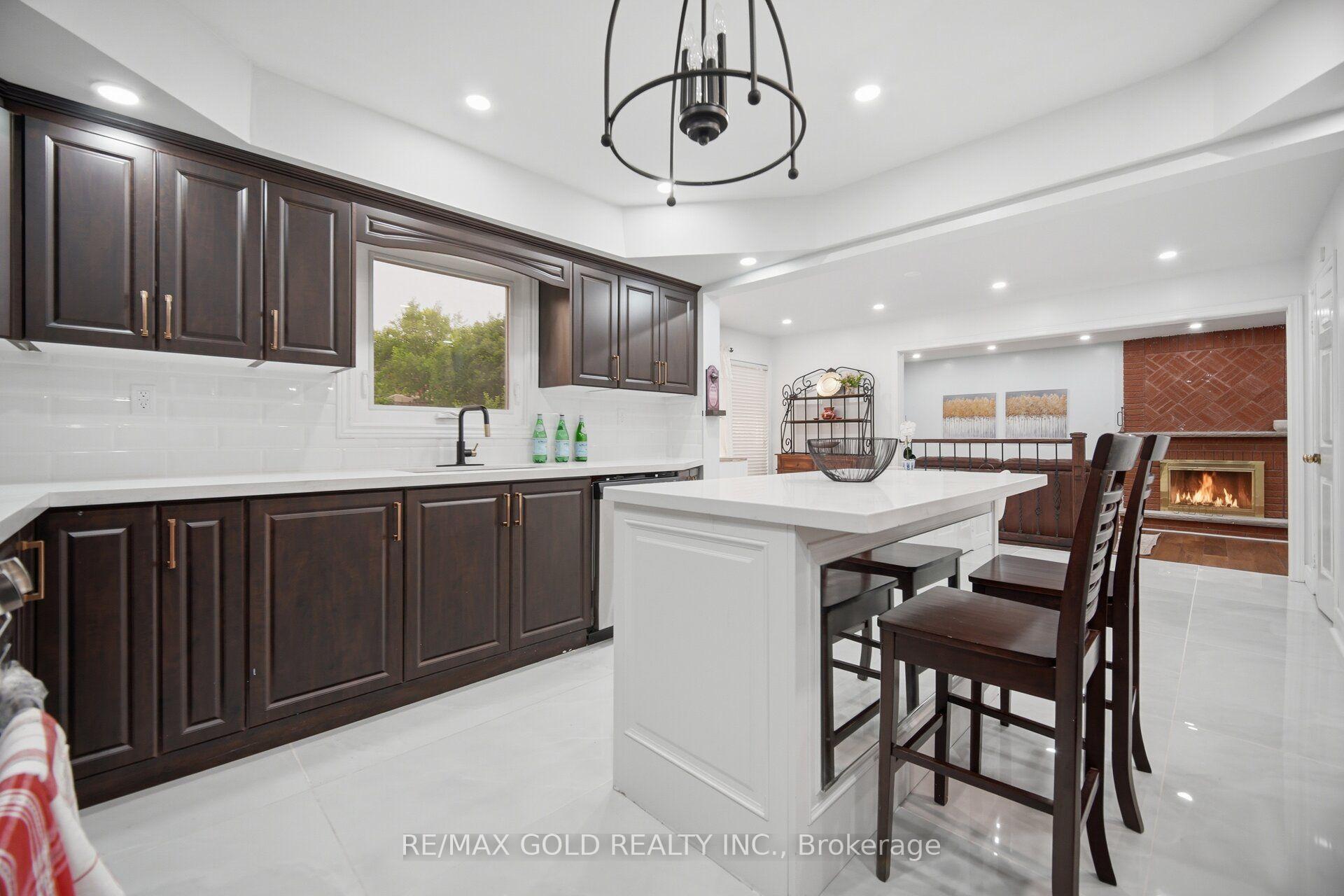 Photo 19 of 40 Kenpark Avenue, Brampton, Snelgrove — HOMEH