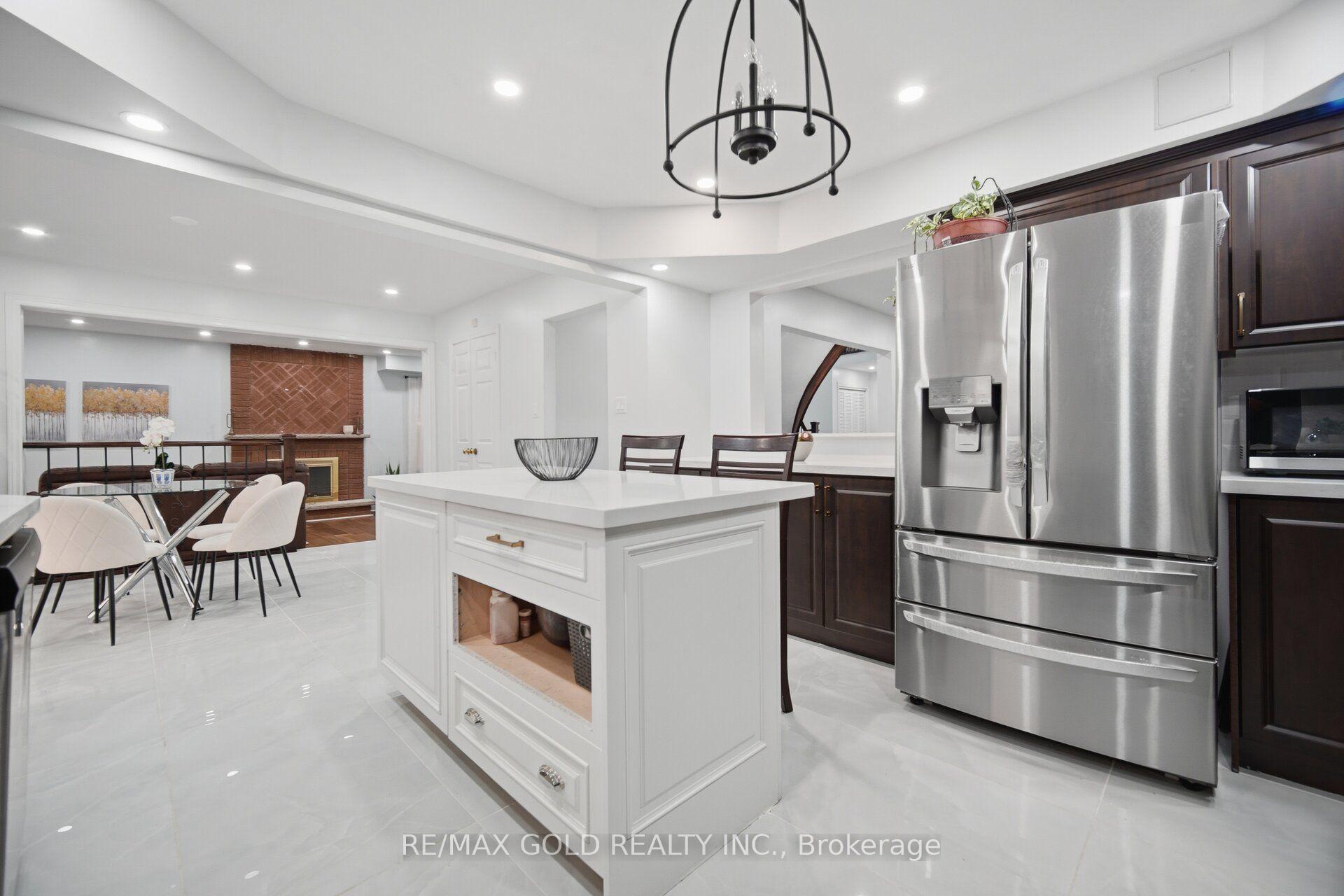 Photo 20 of 40 Kenpark Avenue, Brampton, Snelgrove — HOMEH