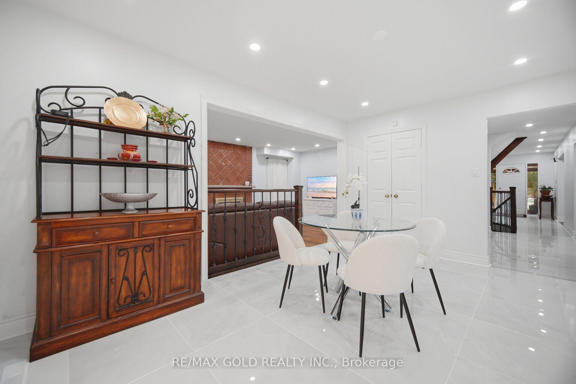Photo 22 of 40 Kenpark Avenue, Brampton, Snelgrove — HOMEH