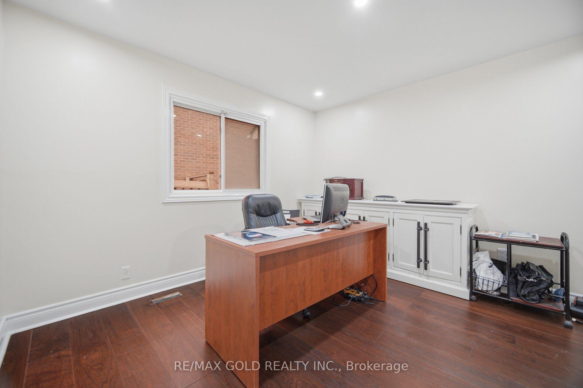 Photo 24 of 40 Kenpark Avenue, Brampton, Snelgrove — HOMEH