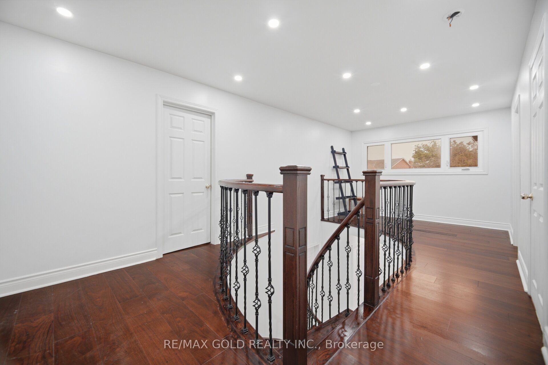 Photo 27 of 40 Kenpark Avenue, Brampton, Snelgrove — HOMEH