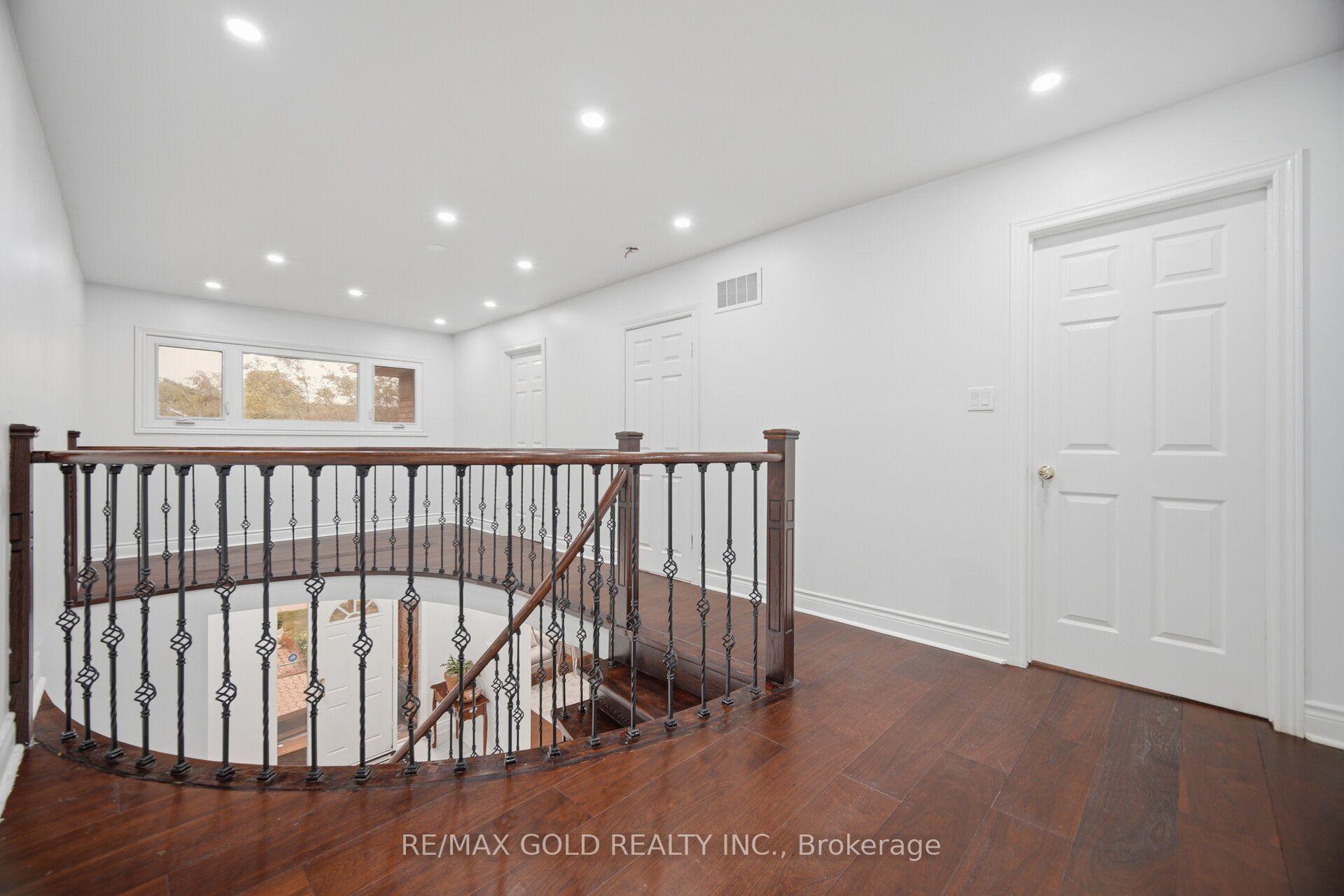 Photo 28 of 40 Kenpark Avenue, Brampton, Snelgrove — HOMEH