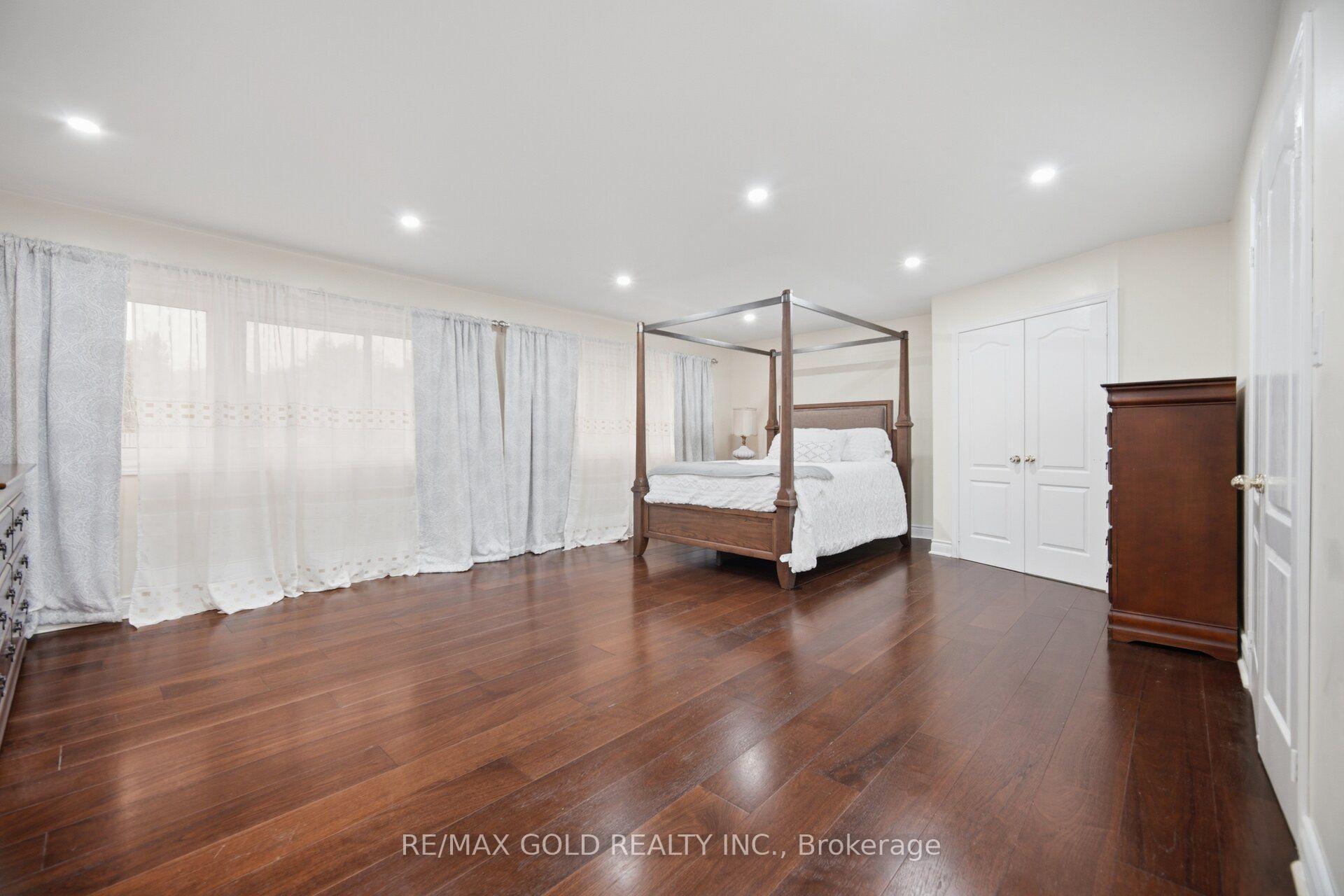 Photo 29 of 40 Kenpark Avenue, Brampton, Snelgrove — HOMEH