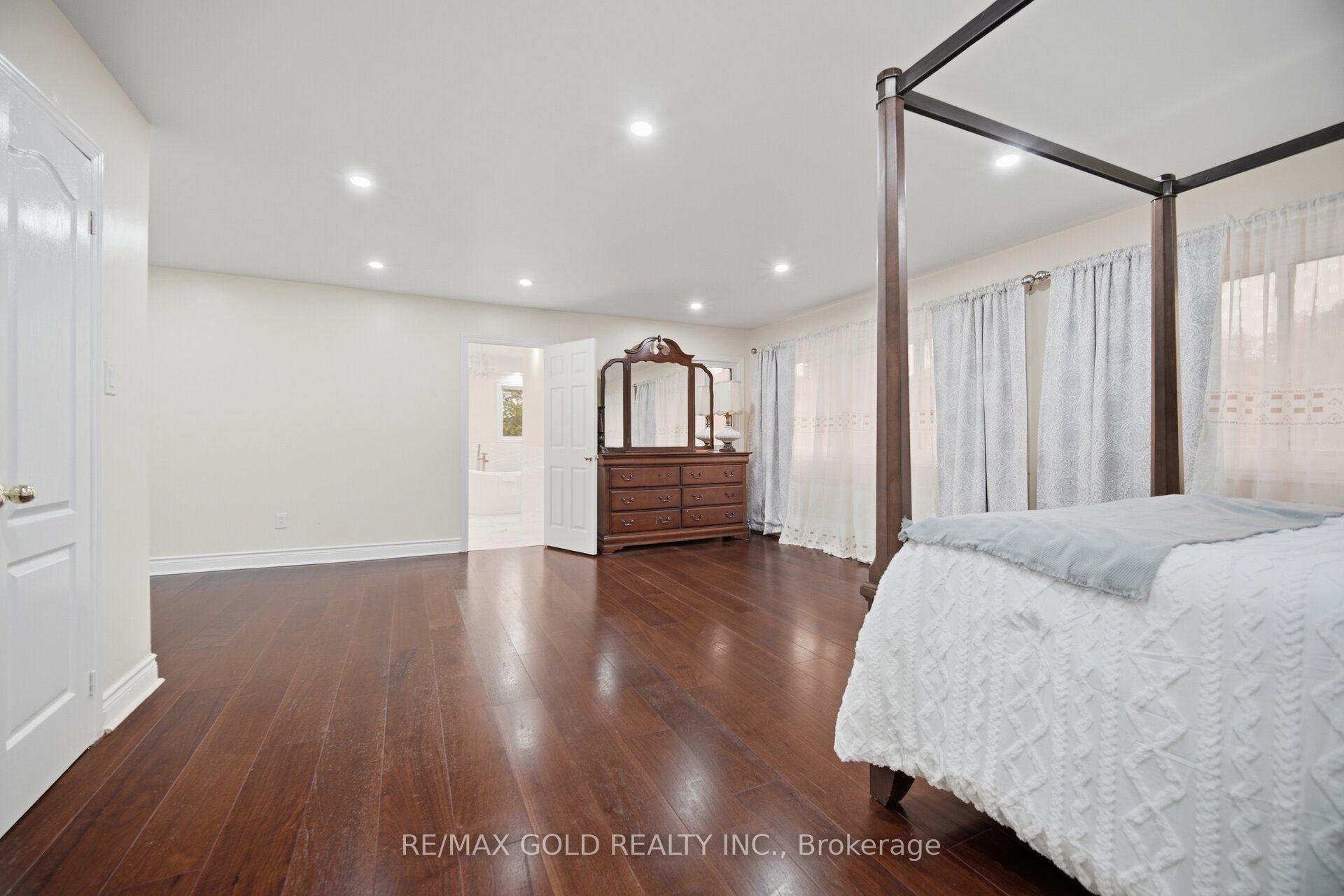 Photo 31 of 40 Kenpark Avenue, Brampton, Snelgrove — HOMEH