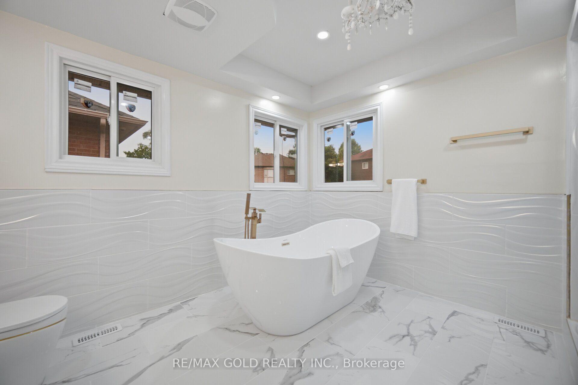 Photo 33 of 40 Kenpark Avenue, Brampton, Snelgrove — HOMEH