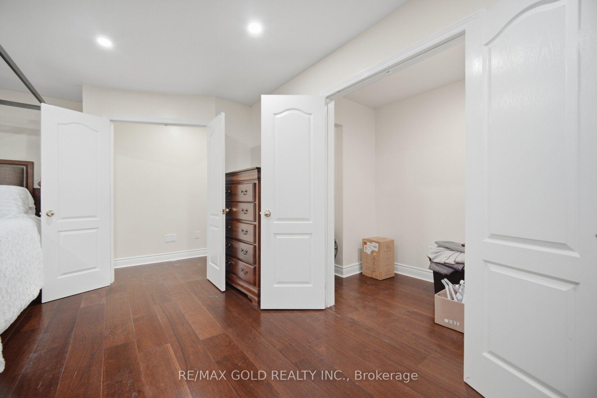Photo 35 of 40 Kenpark Avenue, Brampton, Snelgrove — HOMEH