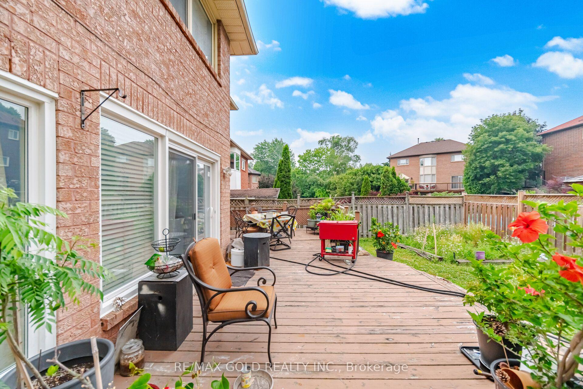 Photo 40 of 40 Kenpark Avenue, Brampton, Snelgrove — HOMEH
