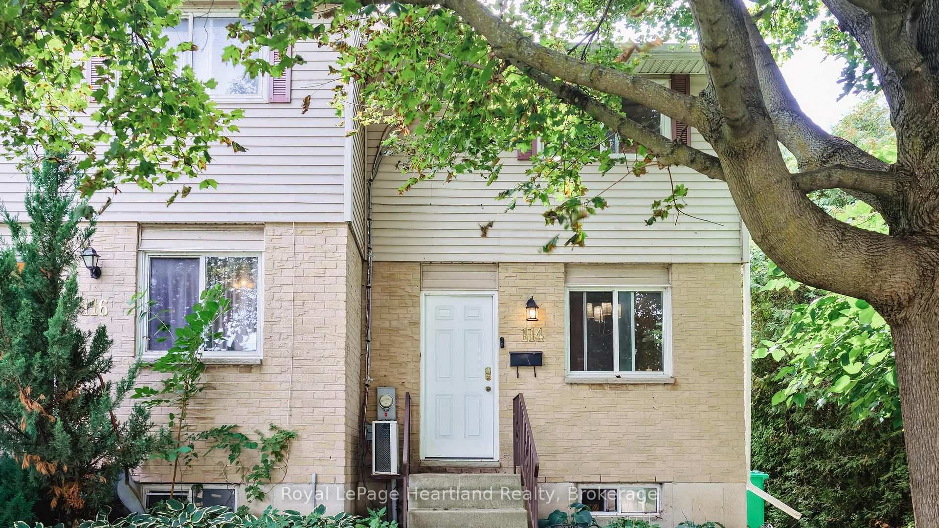 Photo of 114 Bennett Street E