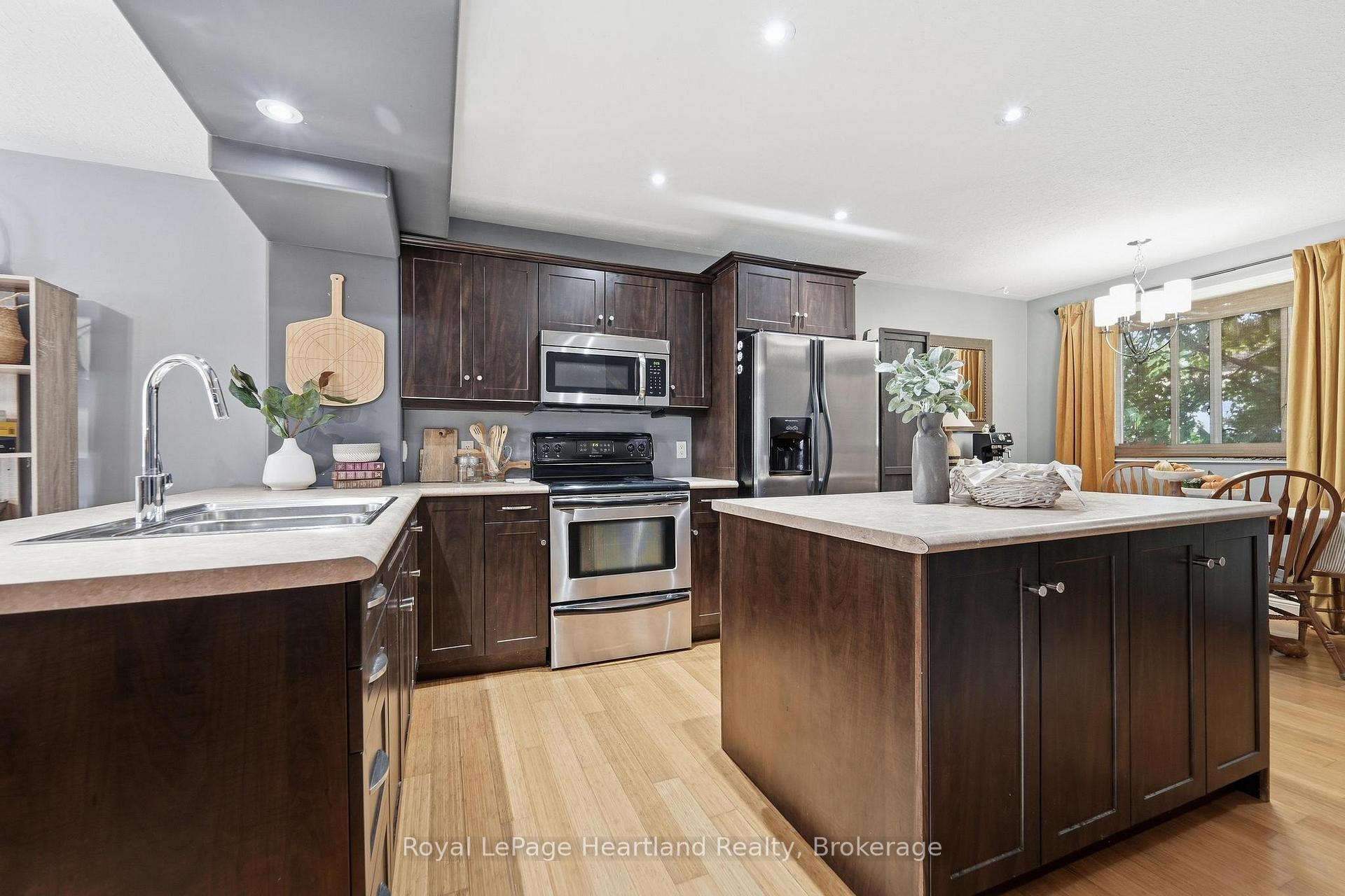 Photo 10 of 114 Bennett Street E, Goderich, Goderich (Town) — HOMEH