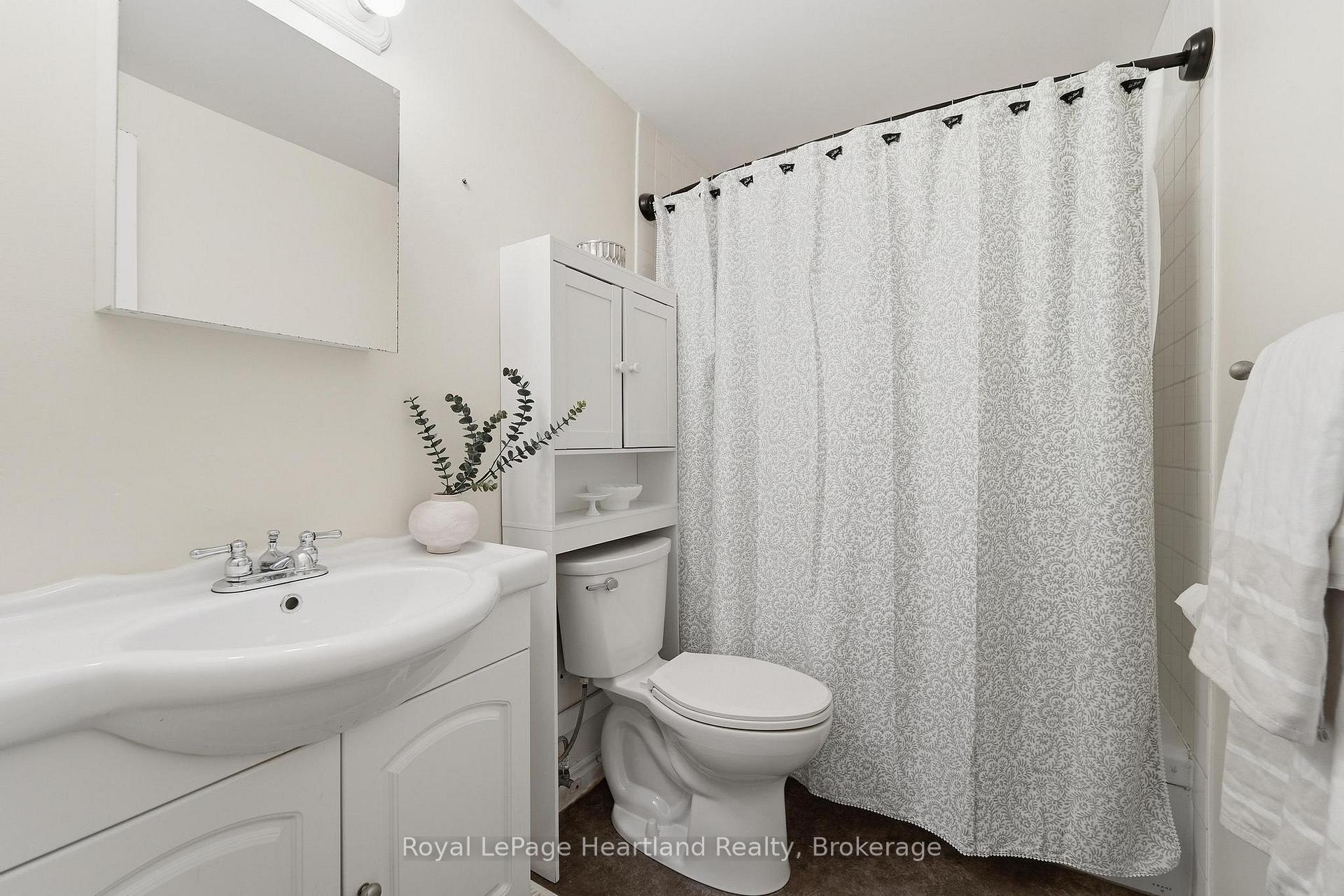 Photo 18 of 114 Bennett Street E, Goderich, Goderich (Town) — HOMEH
