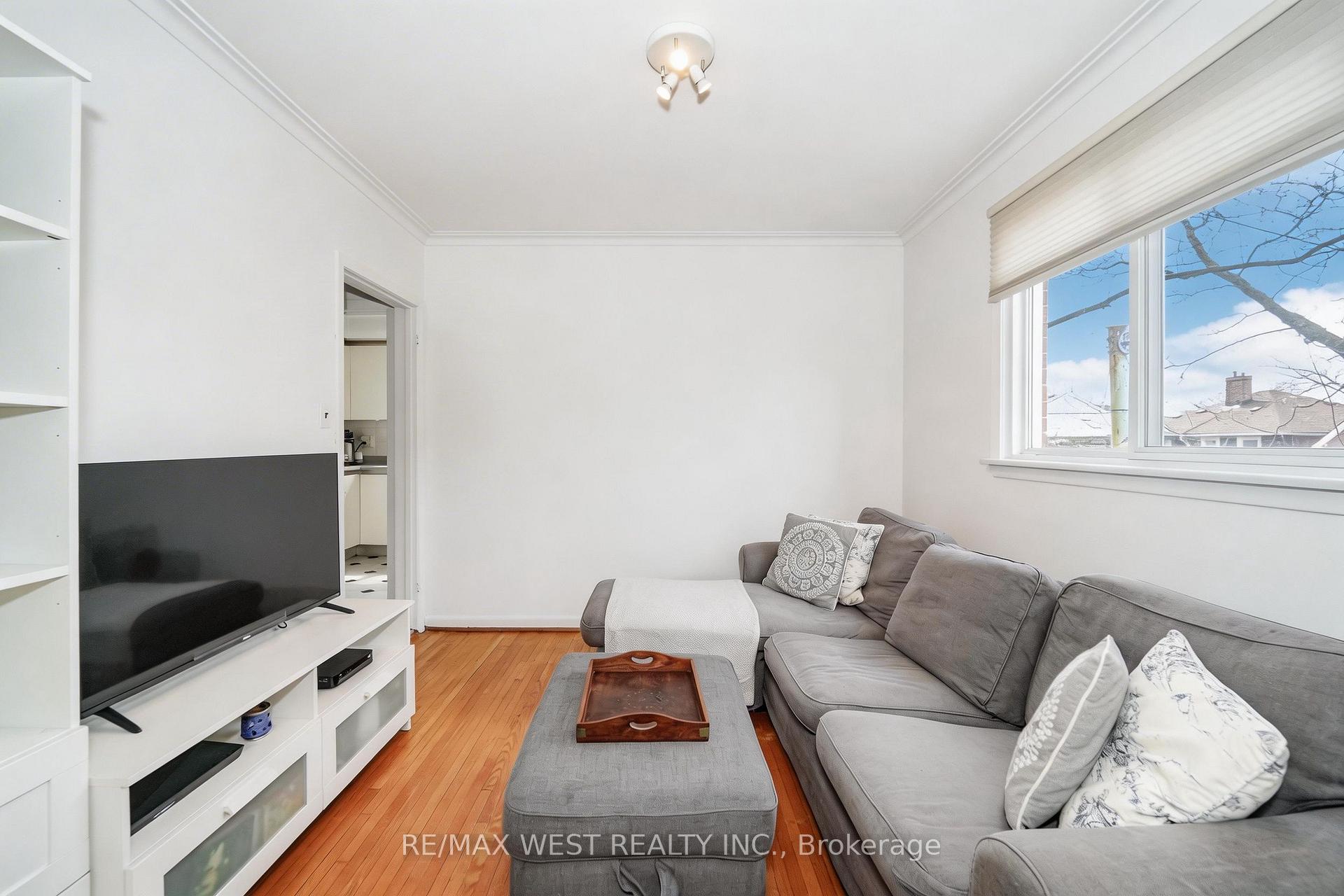 Photo 4 of 11 Helen Avenue, Toronto, Keelesdale-Eglinton West — HOMEH