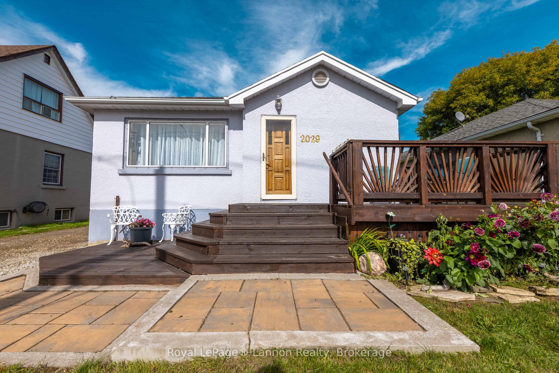 Front of 2029 Walsh Street N
