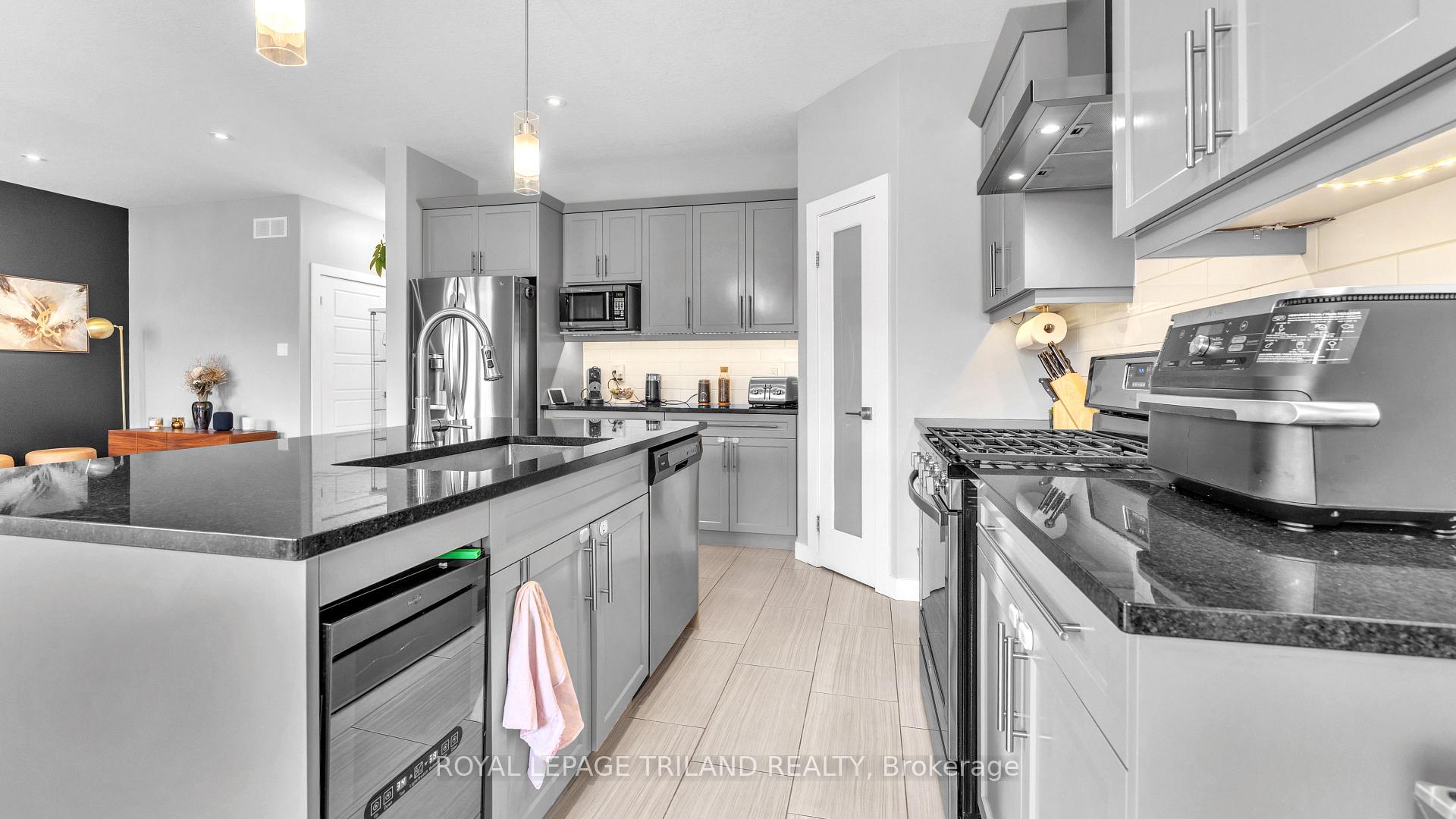 Photo 7 of 500 Sophia Crescent, London, North I — HOMEH