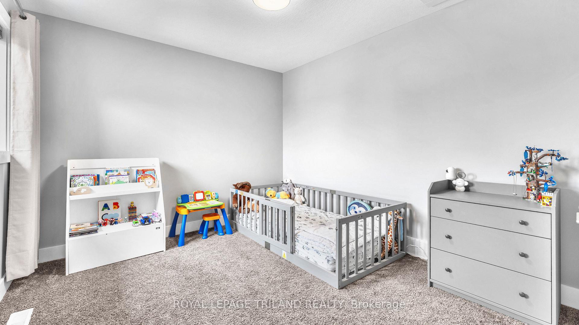 Photo 20 of 500 Sophia Crescent, London, North I — HOMEH