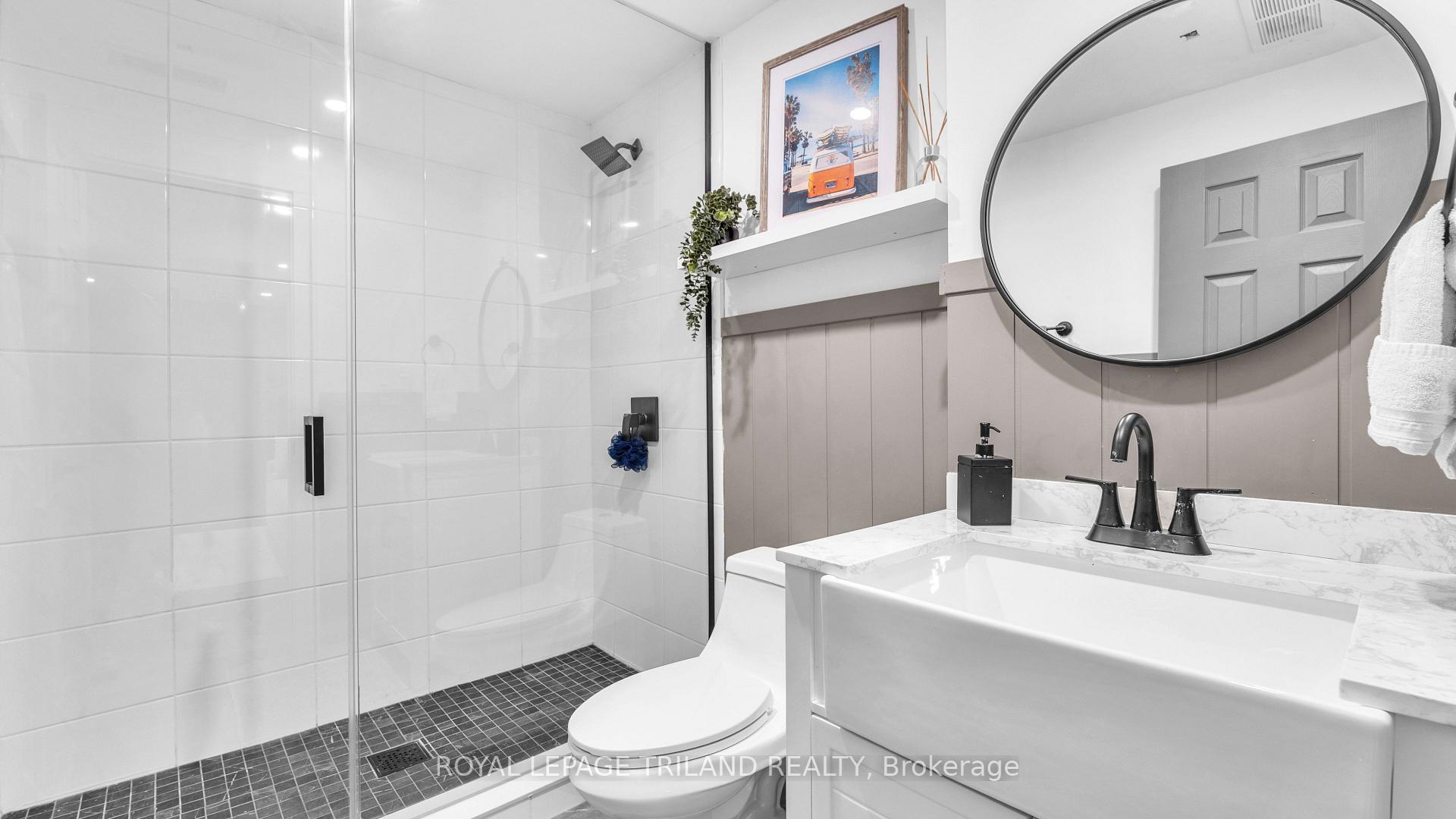 Photo 29 of 500 Sophia Crescent, London, North I — HOMEH