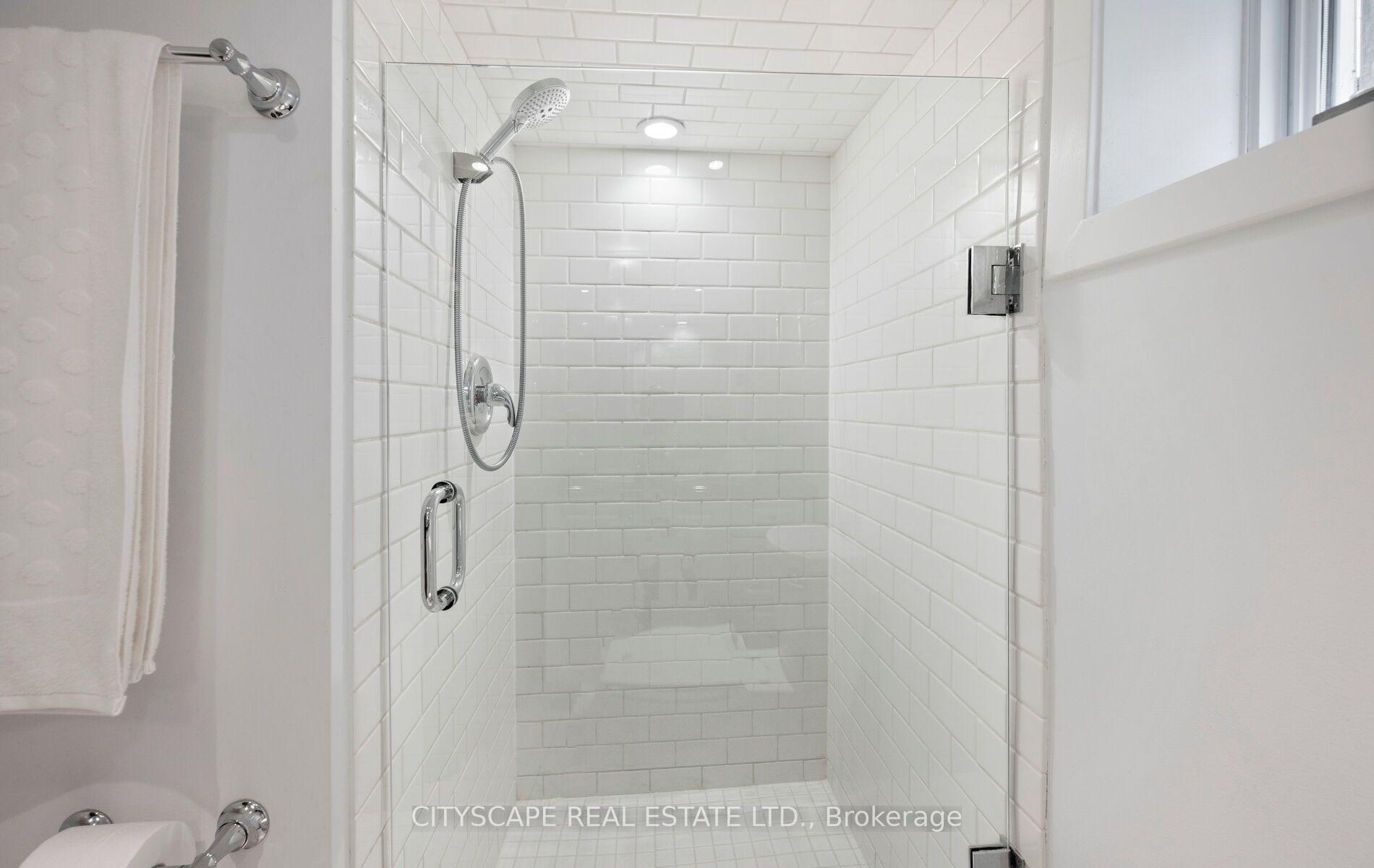 Photo 35 of 48 Golfview Avenue, Toronto, East End-Danforth — HOMEH