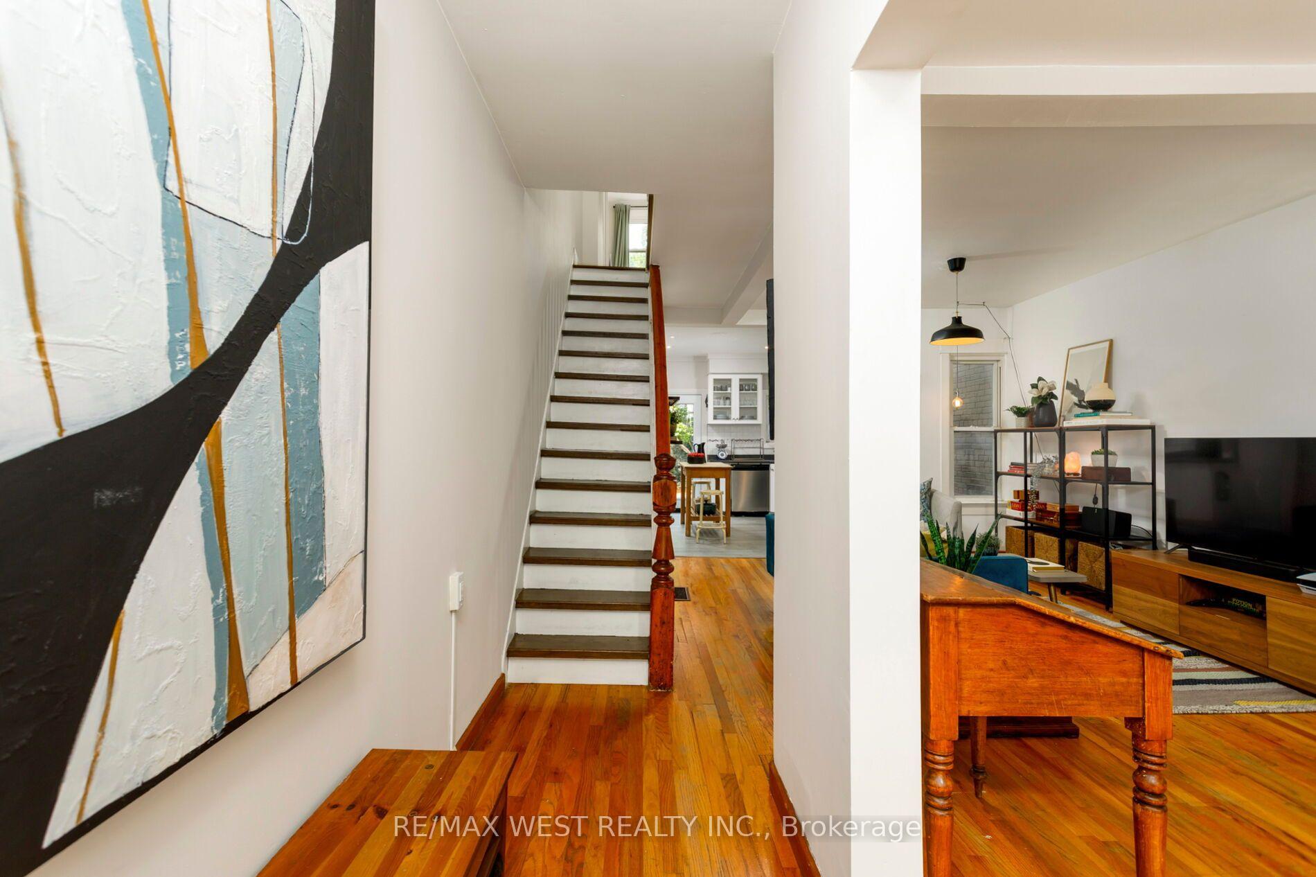 Photo 2 of 10 Marshall Street, Toronto, Little Portugal — HOMEH