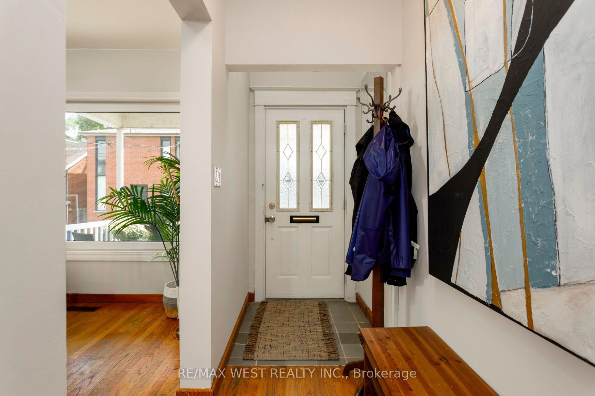 Photo 3 of 10 Marshall Street, Toronto, Little Portugal — HOMEH