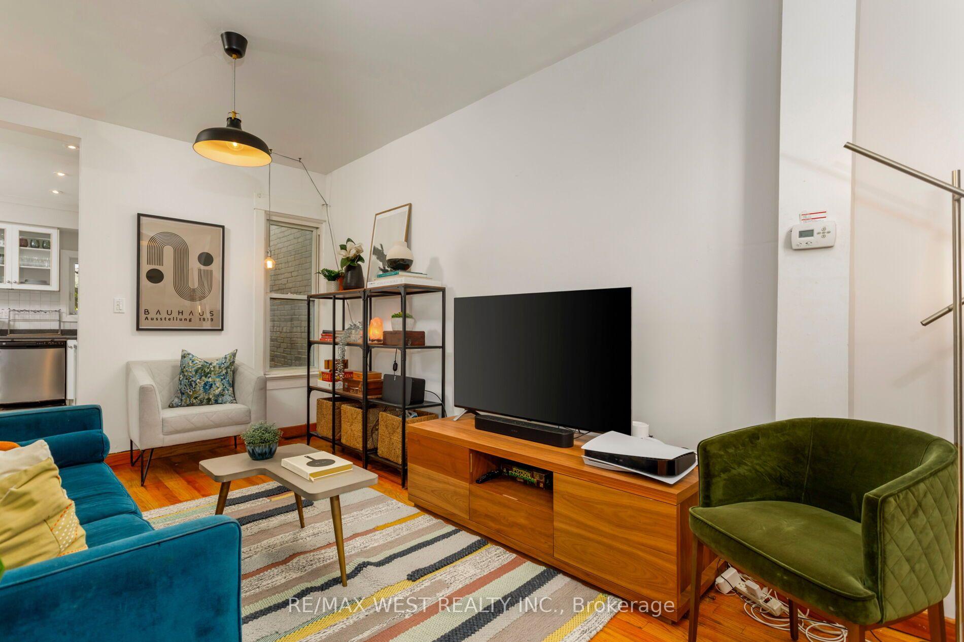 Photo 10 of 10 Marshall Street, Toronto, Little Portugal — HOMEH