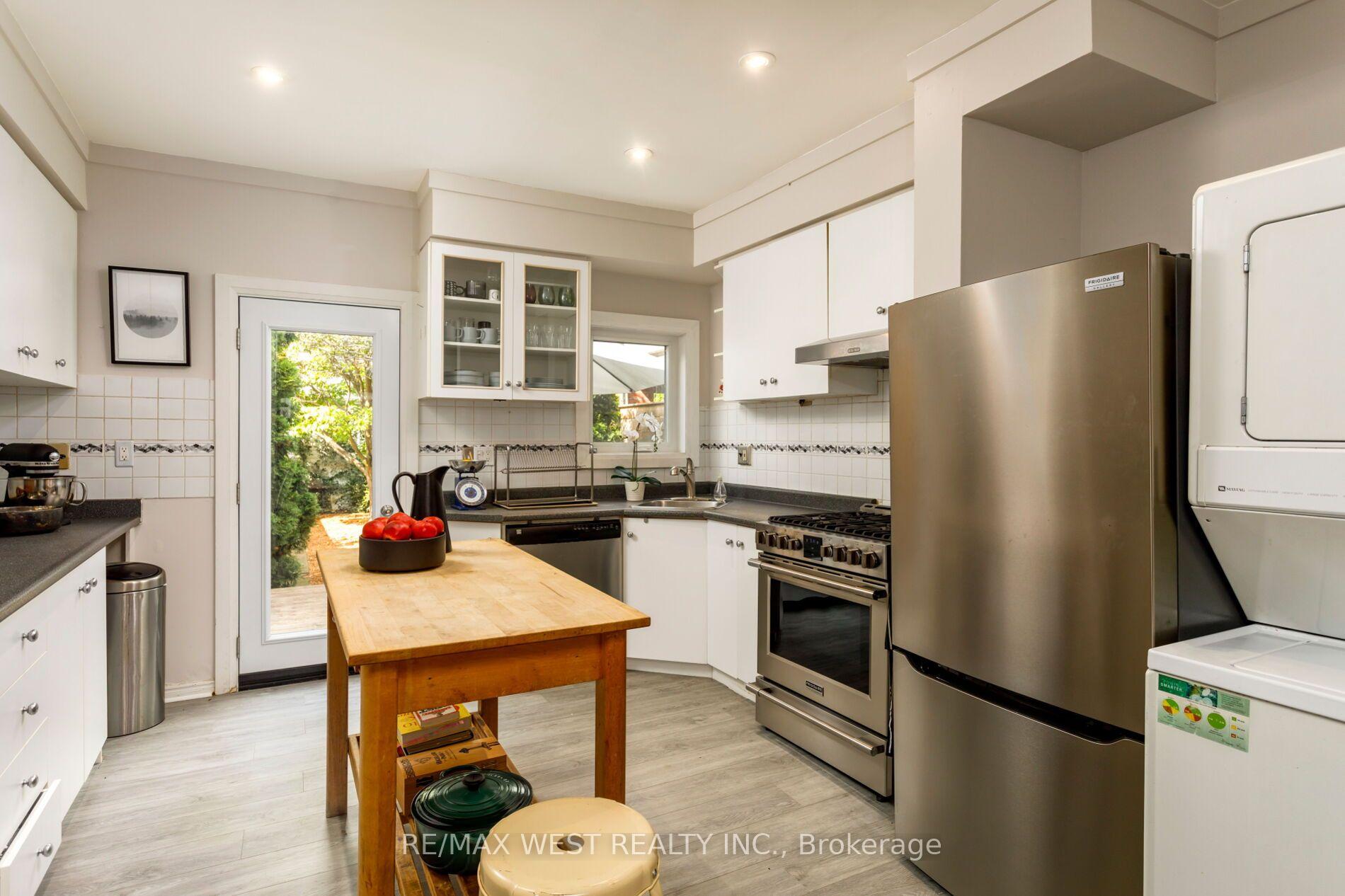 Photo 15 of 10 Marshall Street, Toronto, Little Portugal — HOMEH