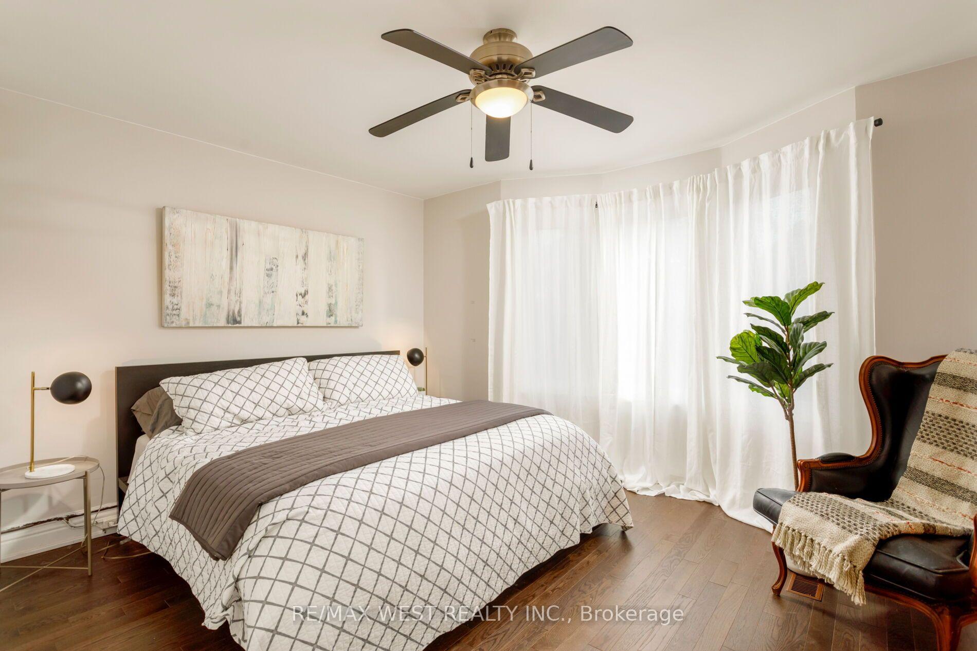 Photo 20 of 10 Marshall Street, Toronto, Little Portugal — HOMEH