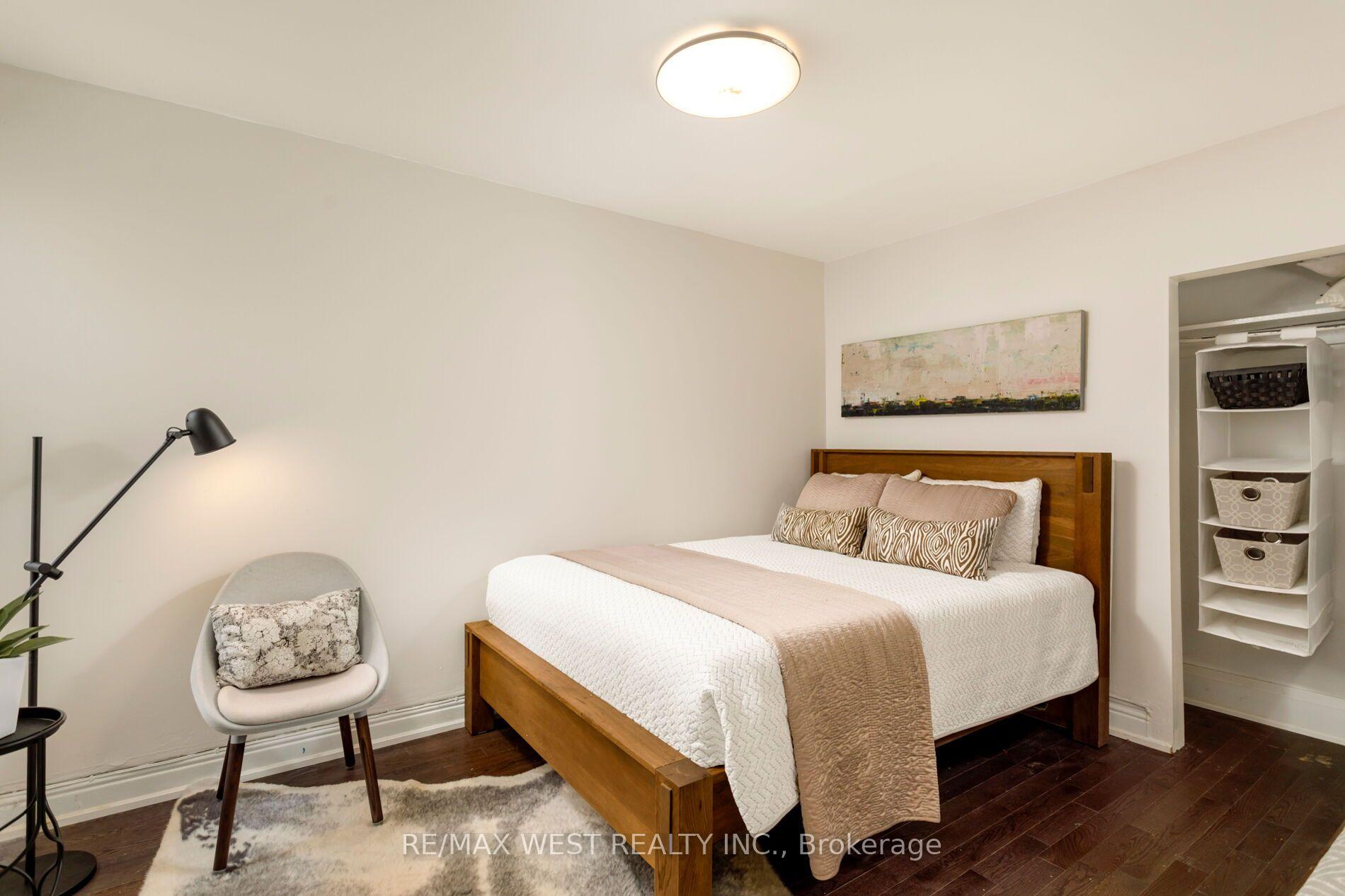 Photo 23 of 10 Marshall Street, Toronto, Little Portugal — HOMEH