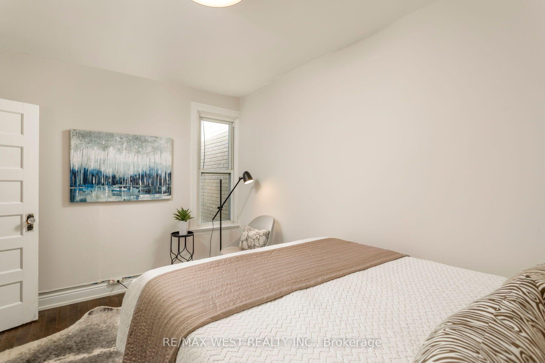 Photo 24 of 10 Marshall Street, Toronto, Little Portugal — HOMEH