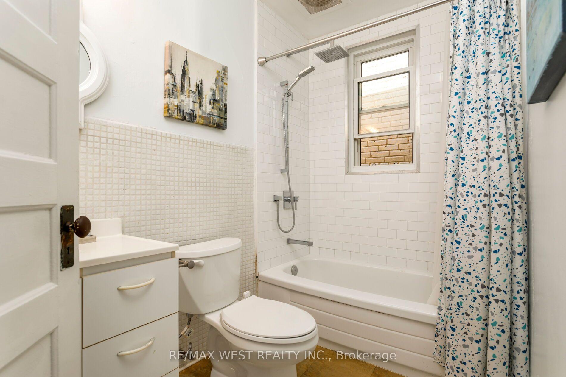 Photo 25 of 10 Marshall Street, Toronto, Little Portugal — HOMEH