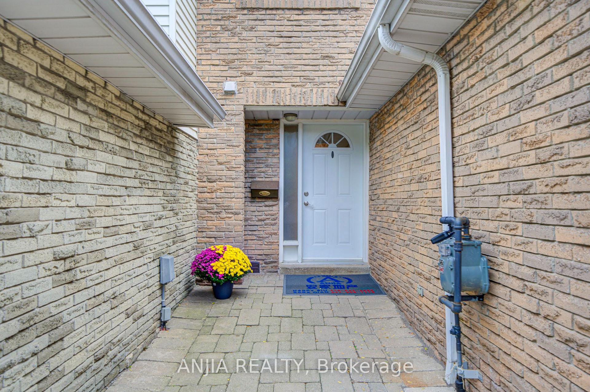 Photo 2 of 161 Tamarack Drive, Markham, Aileen-Willowbrook — HOMEH