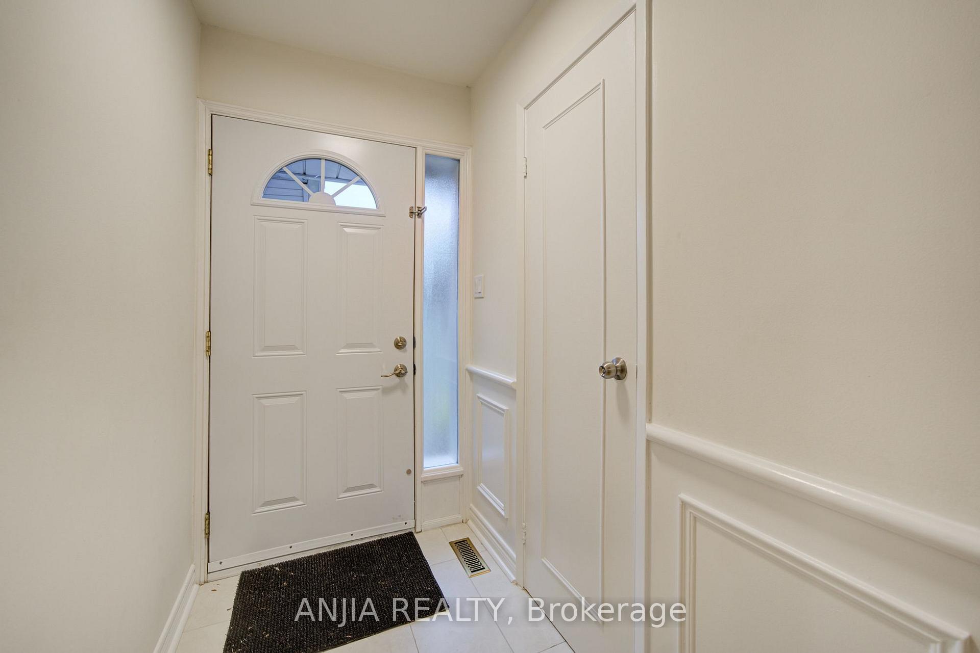 Photo 3 of 161 Tamarack Drive, Markham, Aileen-Willowbrook — HOMEH