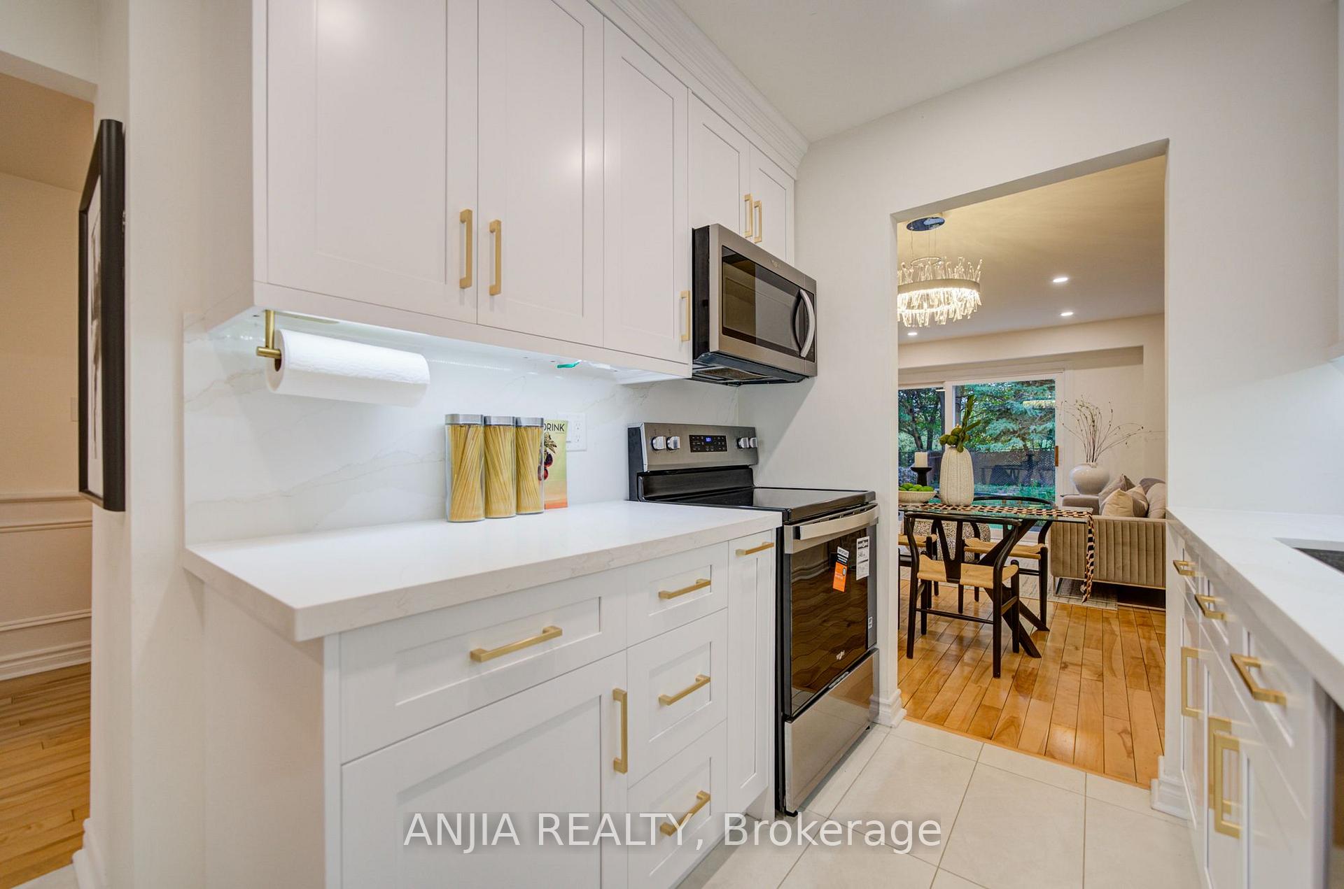 Photo 4 of 161 Tamarack Drive, Markham, Aileen-Willowbrook — HOMEH