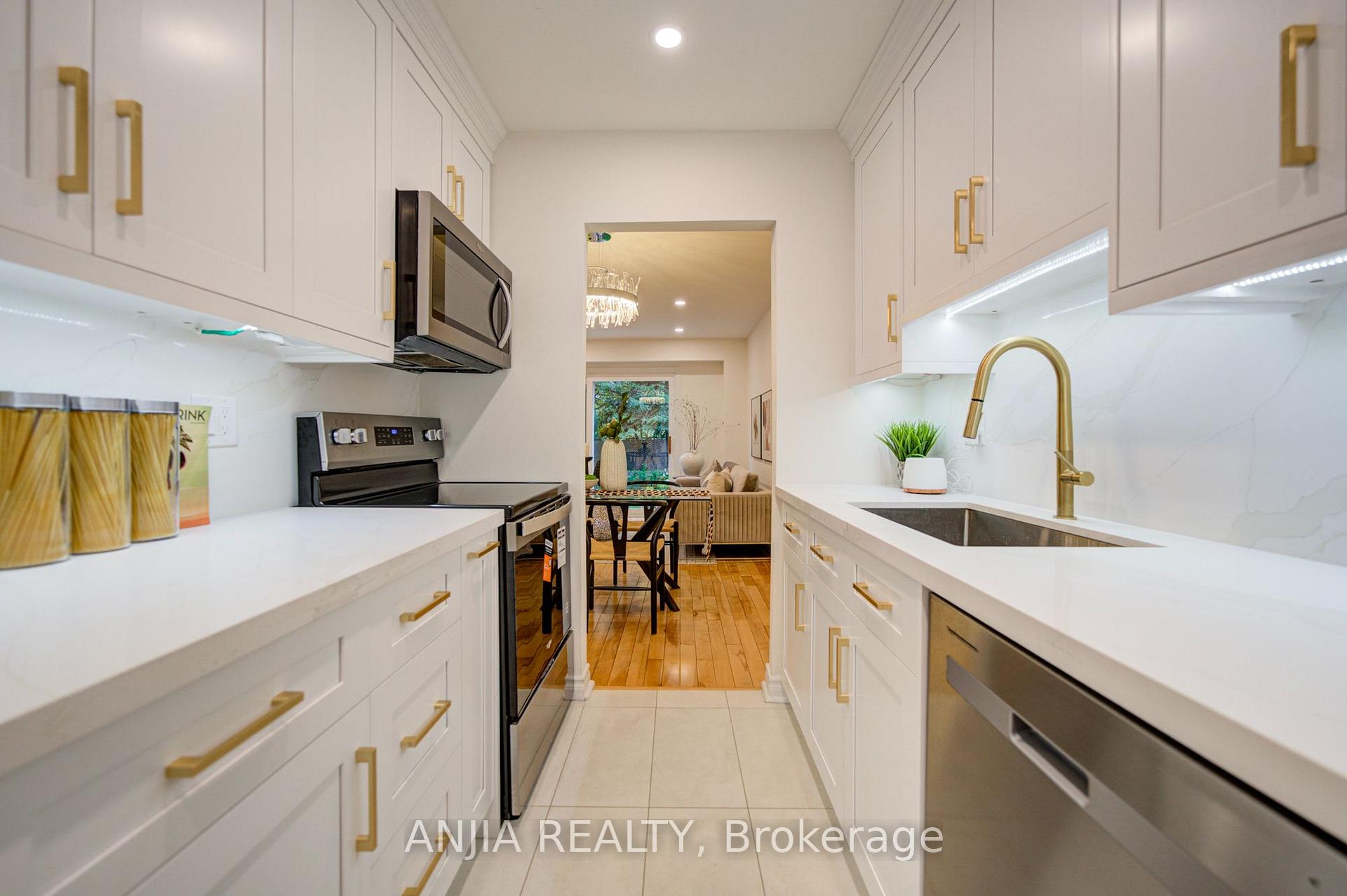 Photo 5 of 161 Tamarack Drive, Markham, Aileen-Willowbrook — HOMEH