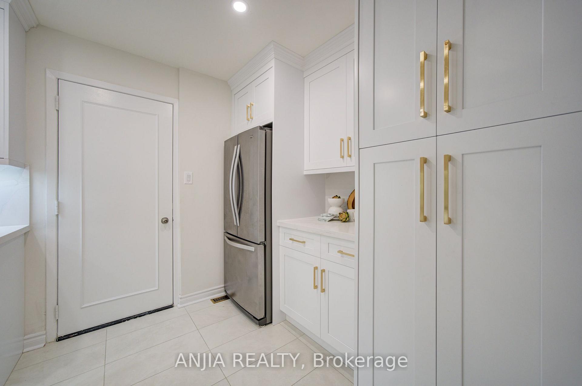Photo 7 of 161 Tamarack Drive, Markham, Aileen-Willowbrook — HOMEH