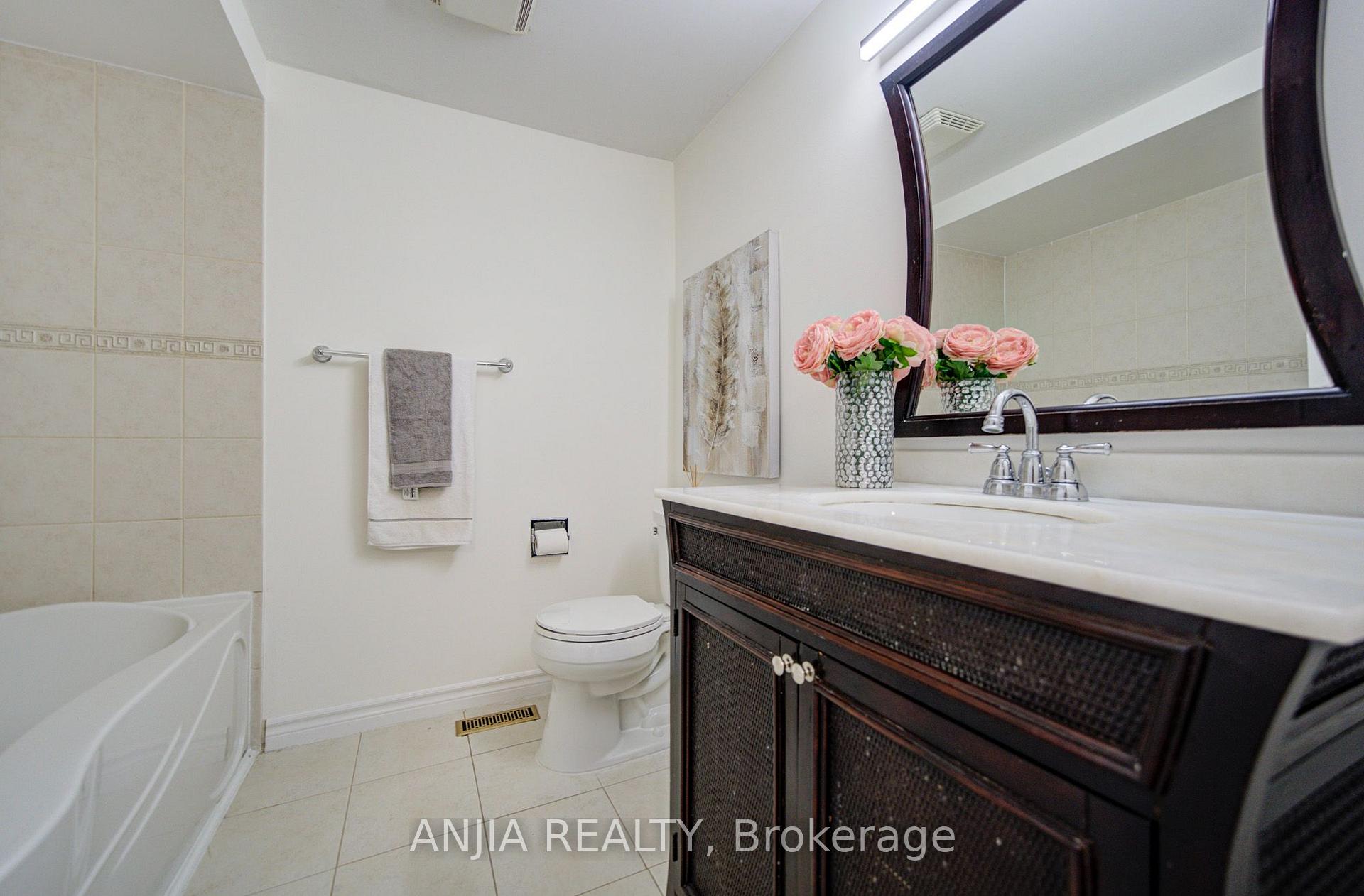 Photo 17 of 161 Tamarack Drive, Markham, Aileen-Willowbrook — HOMEH