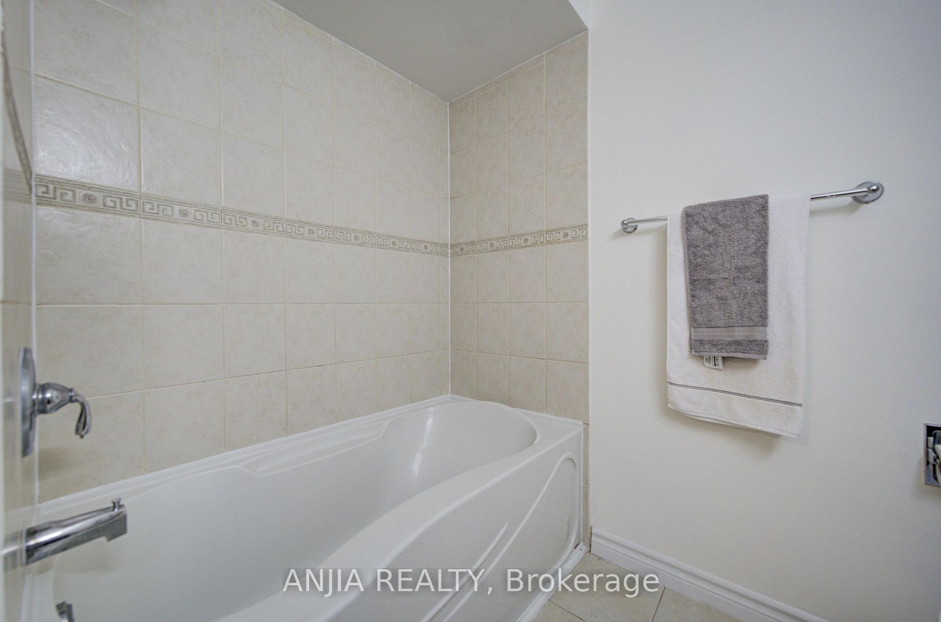Photo 18 of 161 Tamarack Drive, Markham, Aileen-Willowbrook — HOMEH