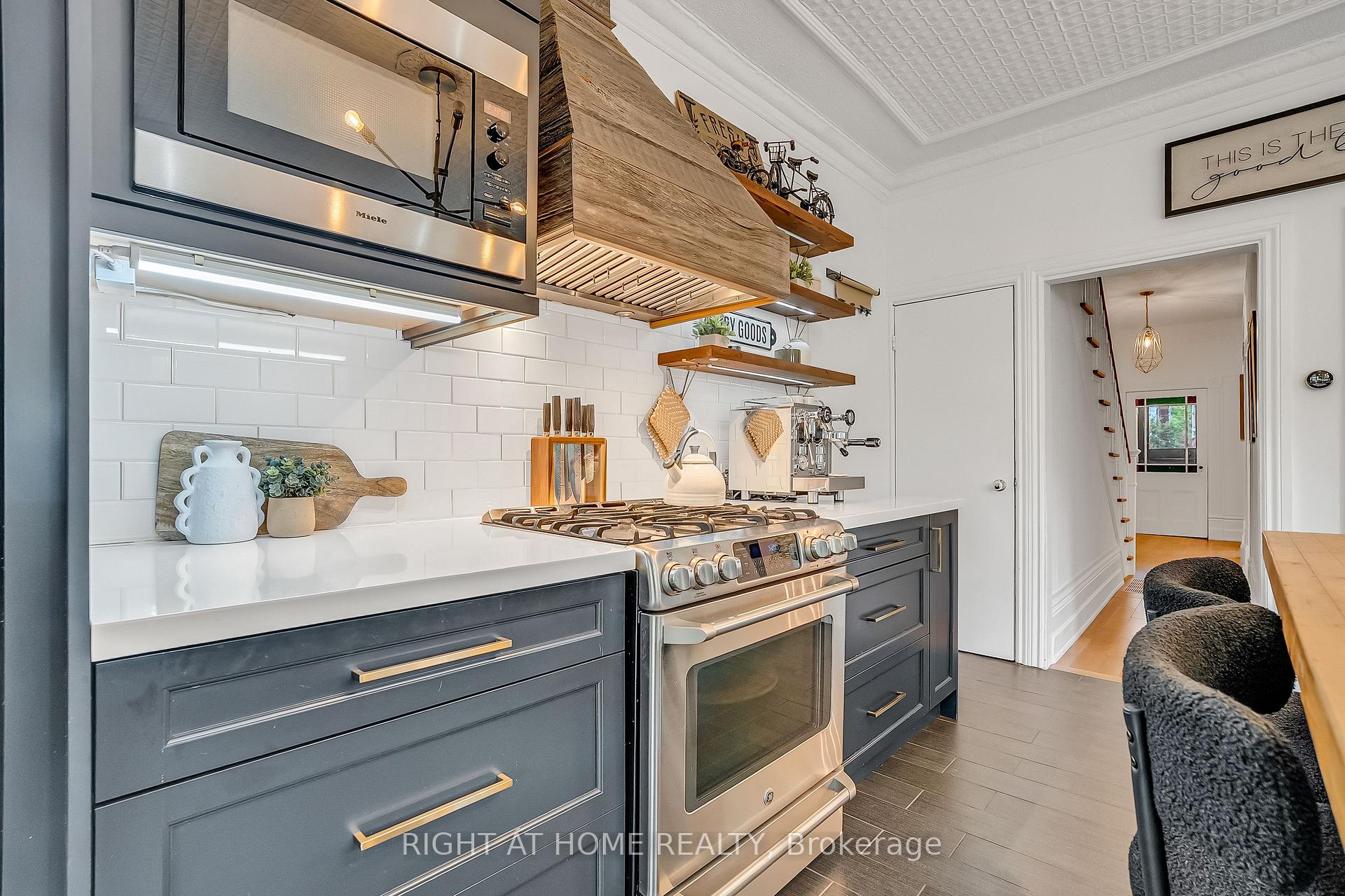 Photo 6 of 118 Lansdowne Avenue, Toronto, Roncesvalles — HOMEH