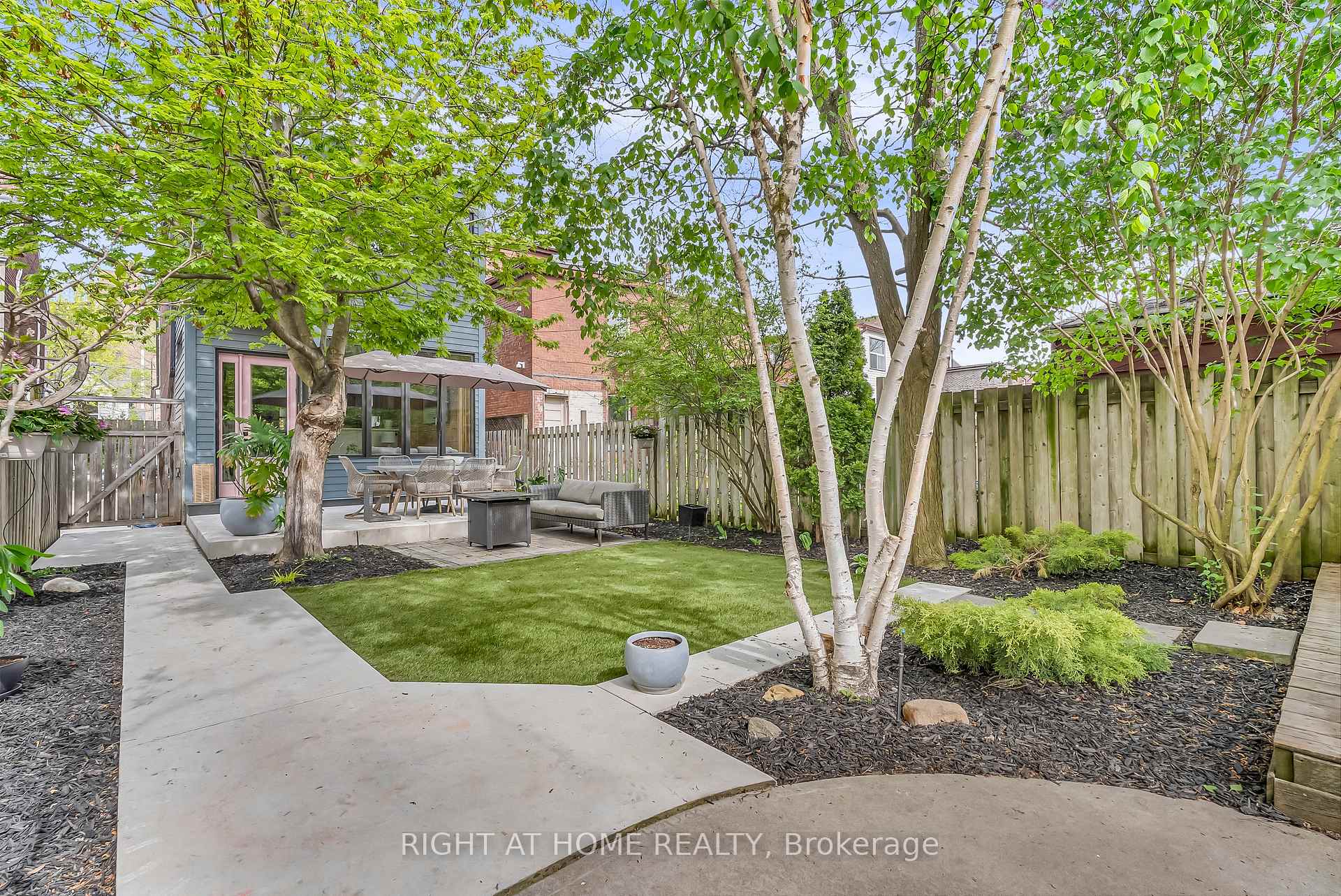 Photo 26 of 118 Lansdowne Avenue, Toronto, Roncesvalles — HOMEH
