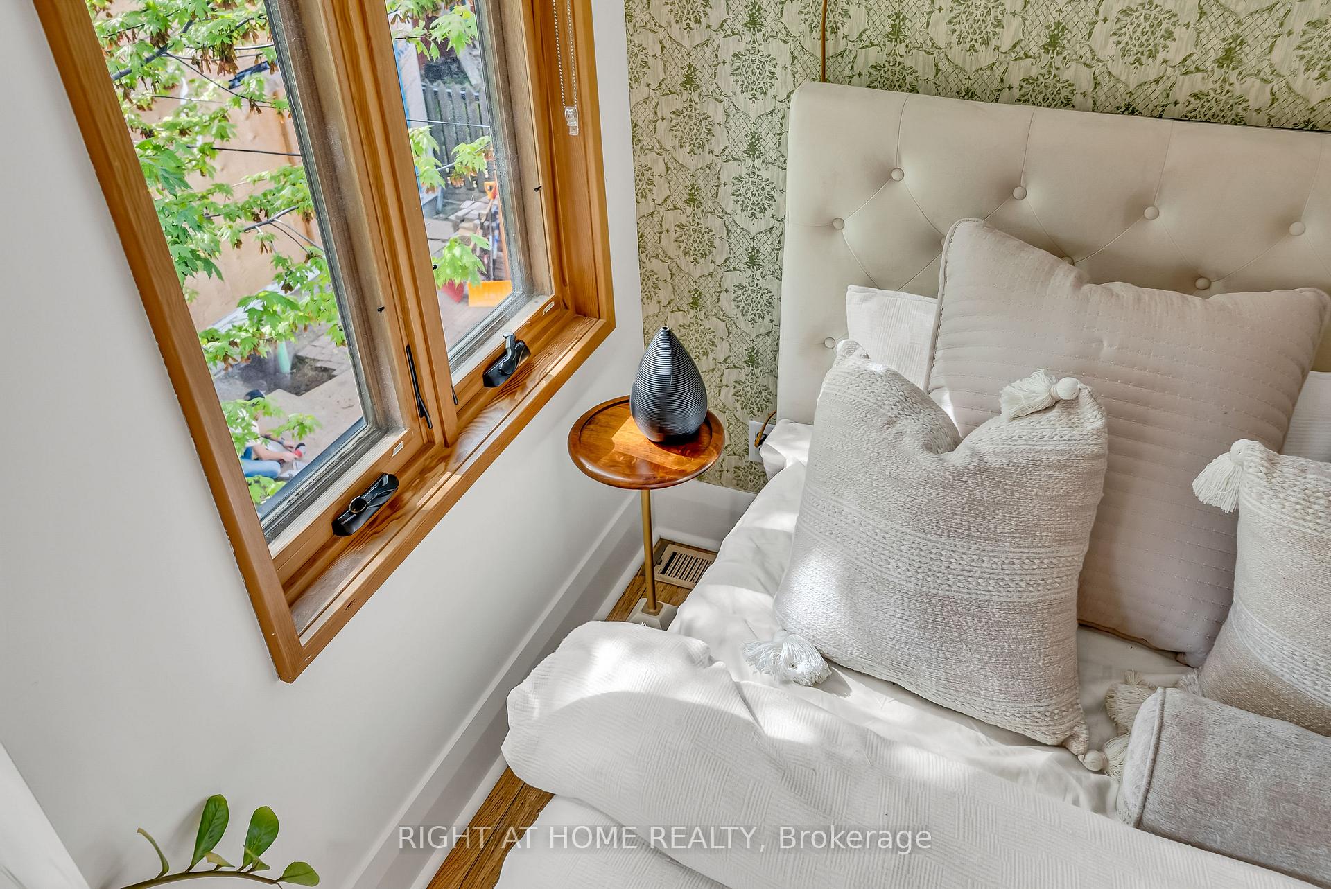 Photo 34 of 118 Lansdowne Avenue, Toronto, Roncesvalles — HOMEH