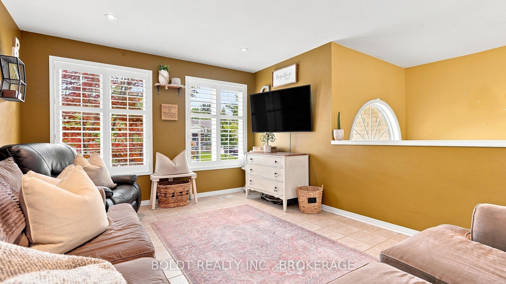 Photo 5 of 4 Mason Drive, Pelham, Fonthill — HOMEH