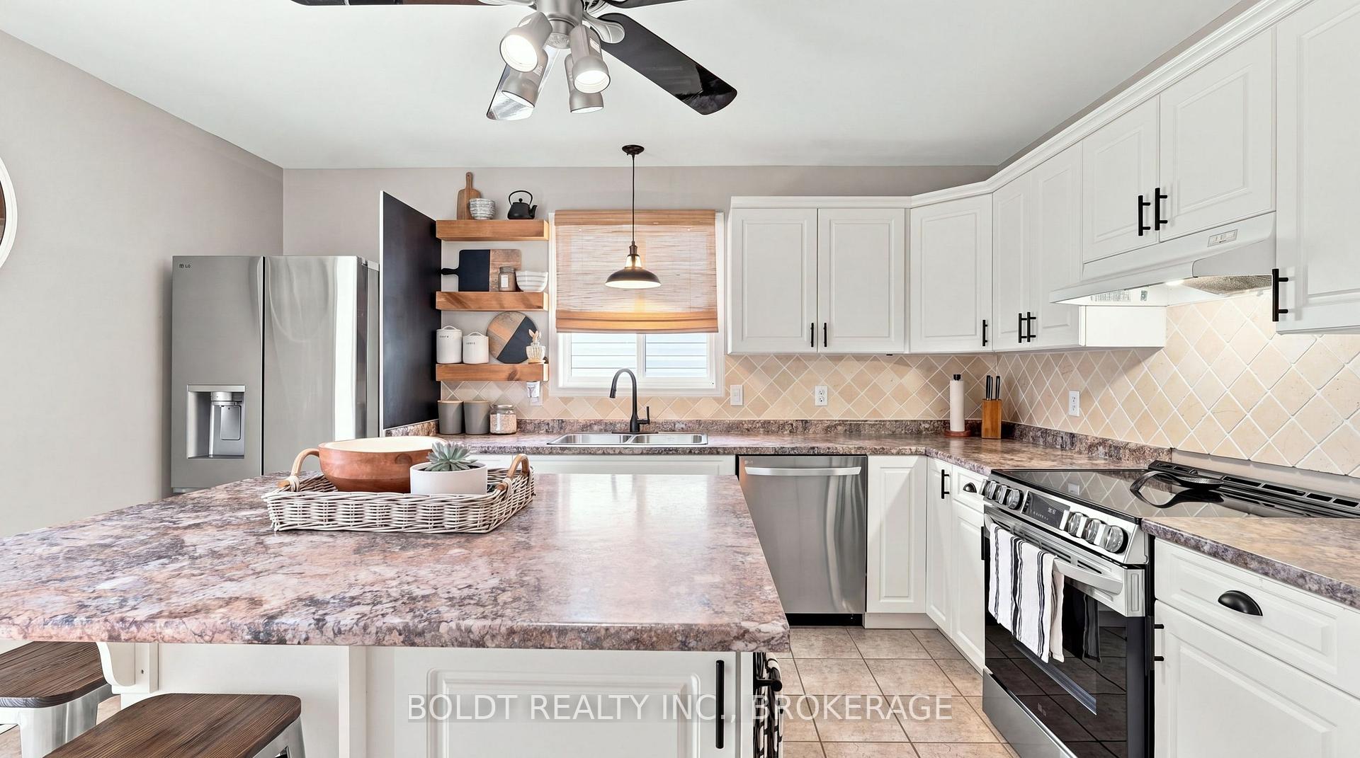 Photo 12 of 4 Mason Drive, Pelham, Fonthill — HOMEH