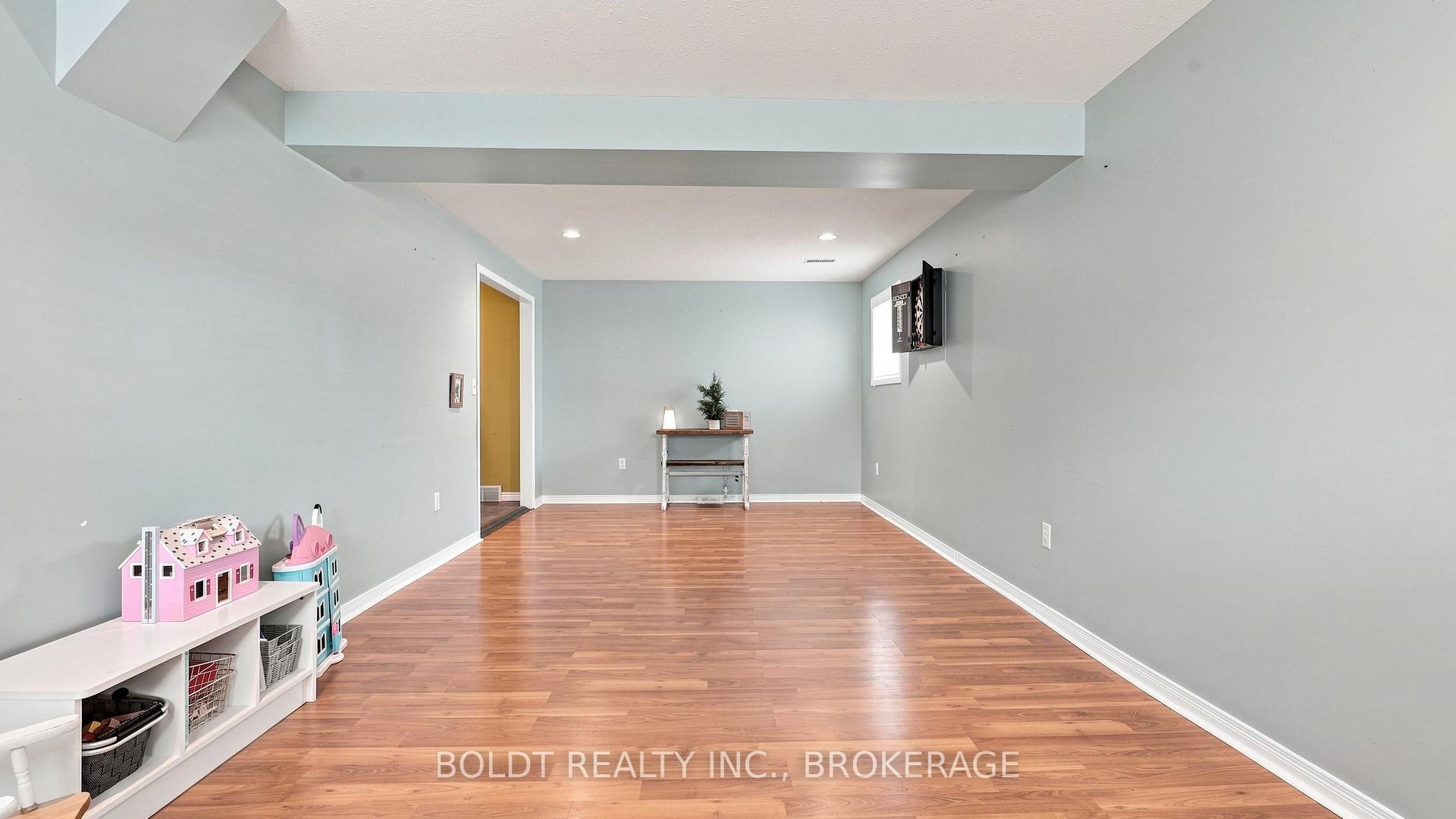 Photo 22 of 4 Mason Drive, Pelham, Fonthill — HOMEH