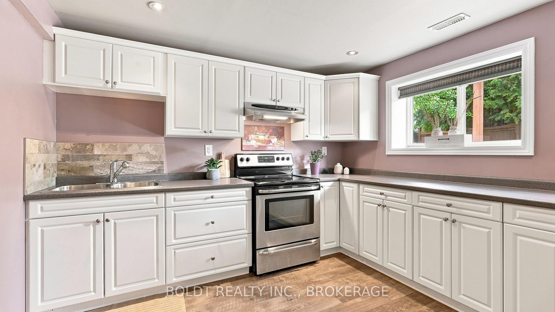 Photo 24 of 4 Mason Drive, Pelham, Fonthill — HOMEH