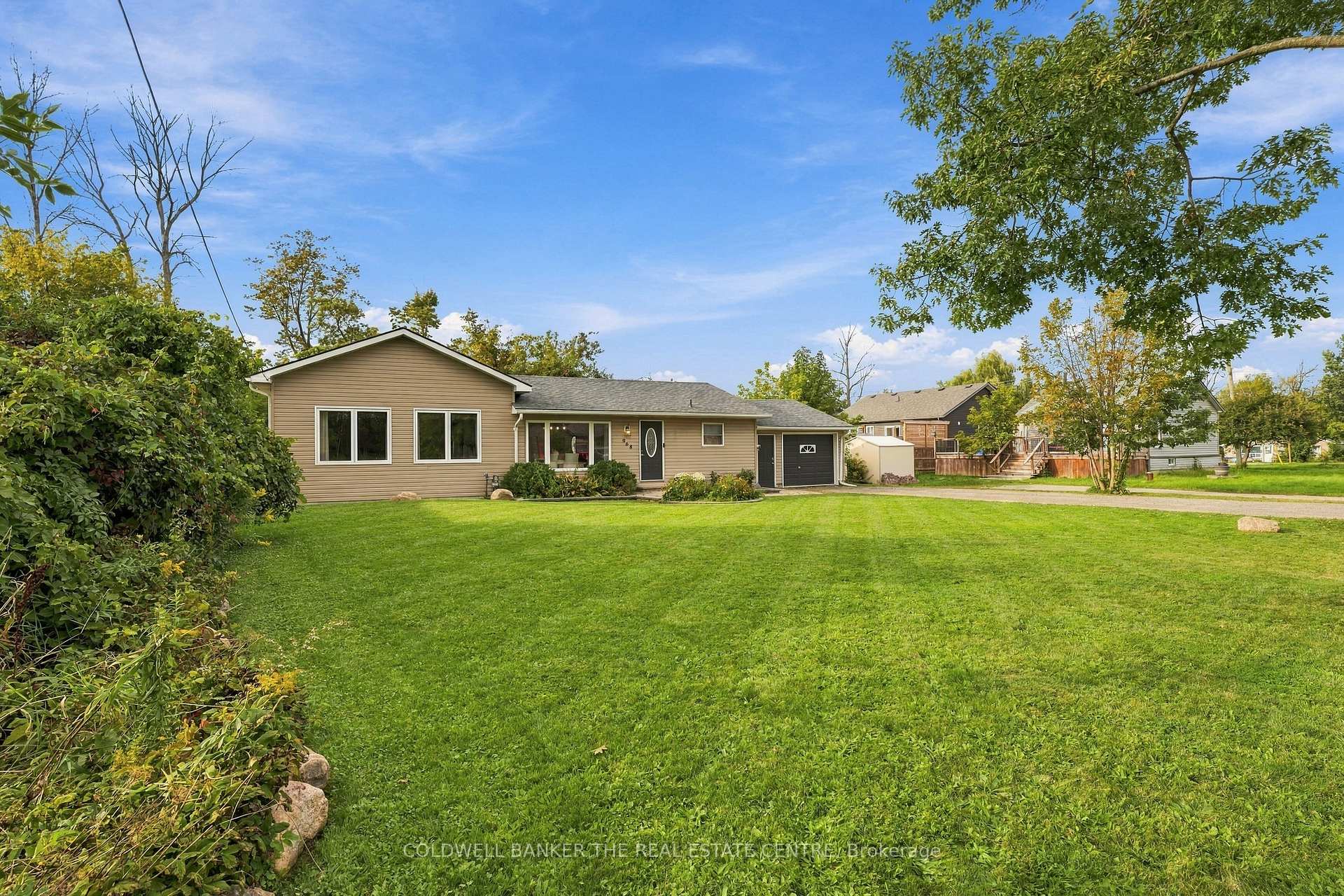 Photo 4 of 968 Metro Road N, Georgina, Historic Lakeshore Communities — HOMEH