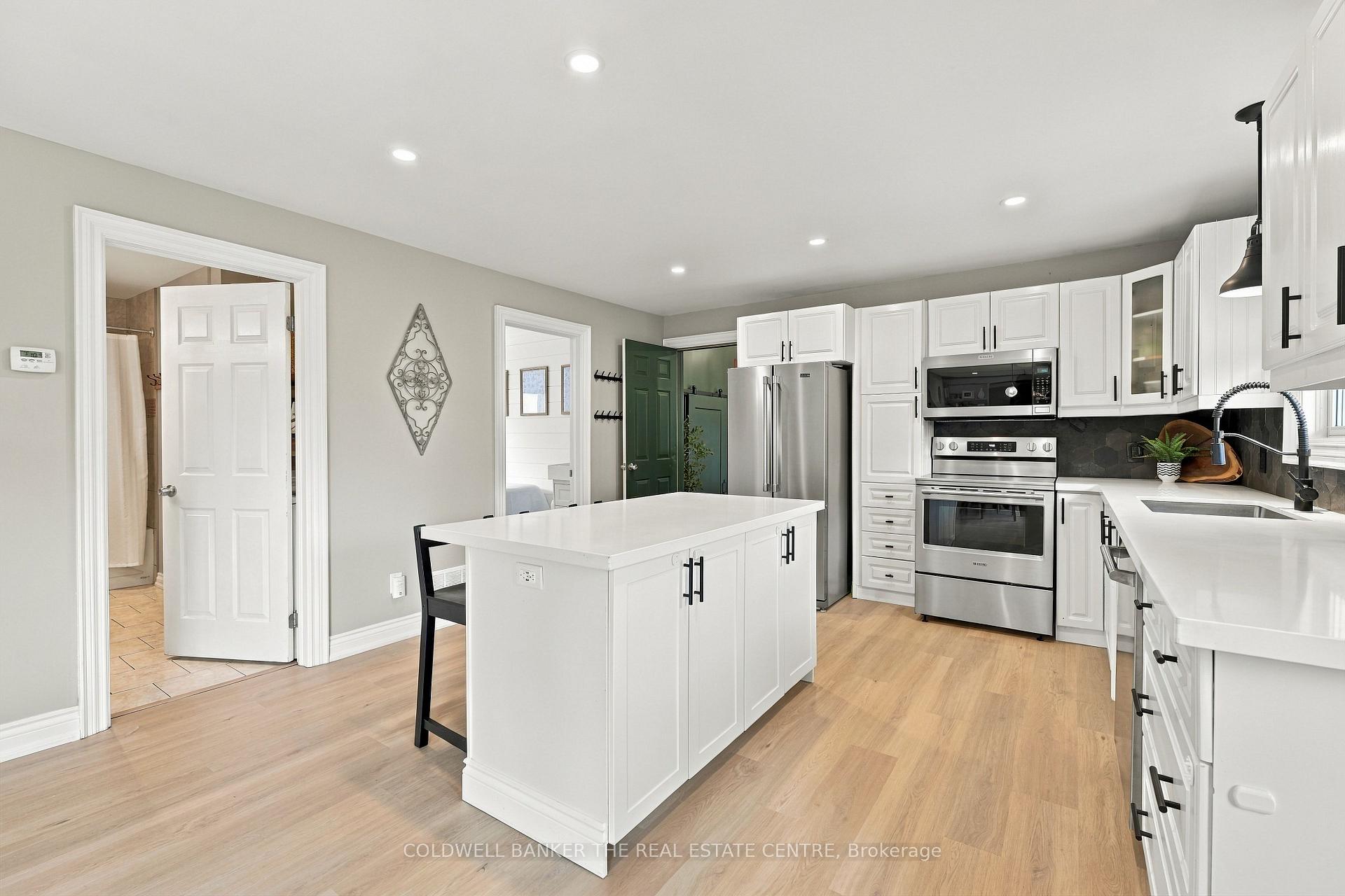 Photo 12 of 968 Metro Road N, Georgina, Historic Lakeshore Communities — HOMEH