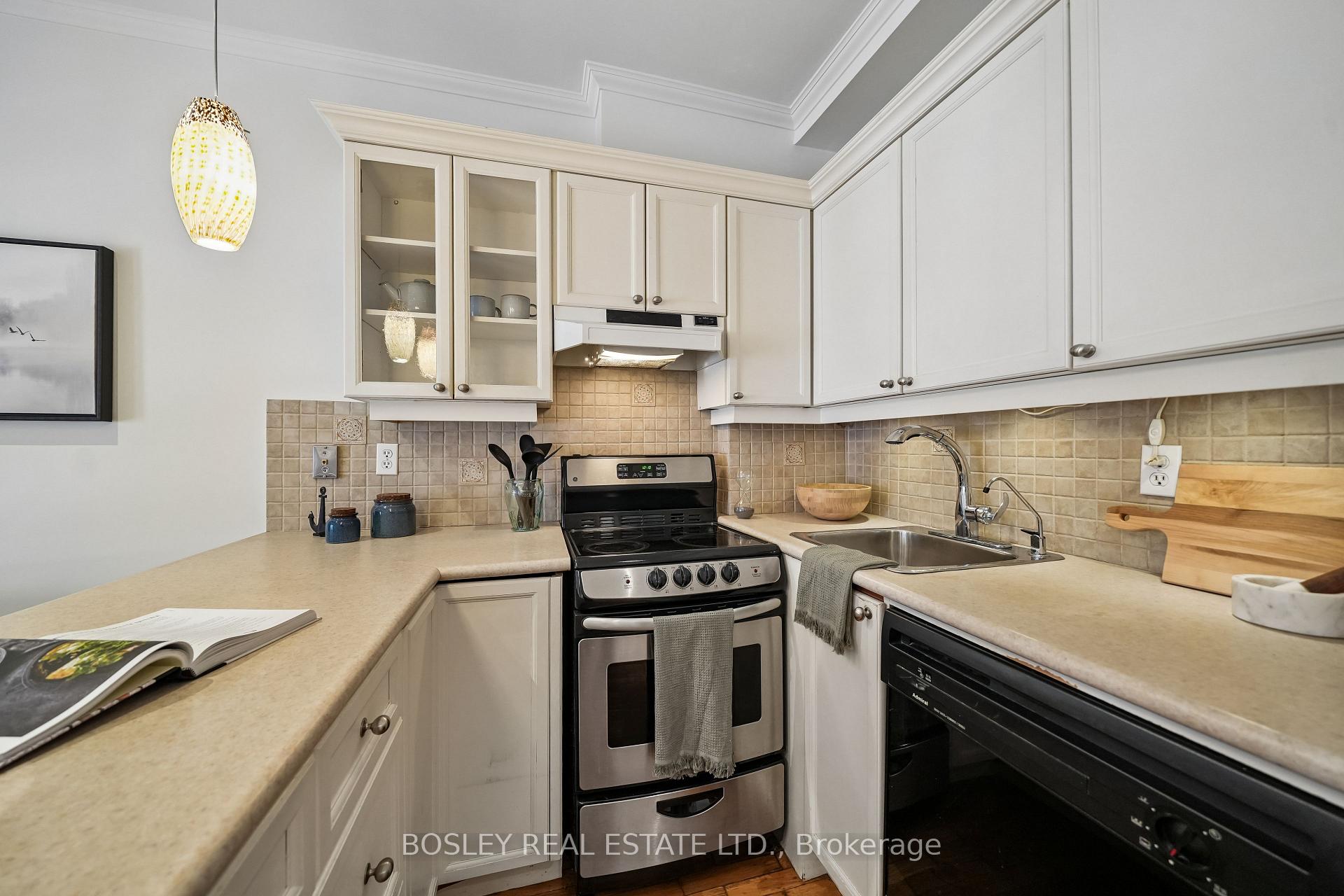 Photo 11 of Unit 204, 15 Glen Manor Drive, Toronto, The Beaches — HOMEH