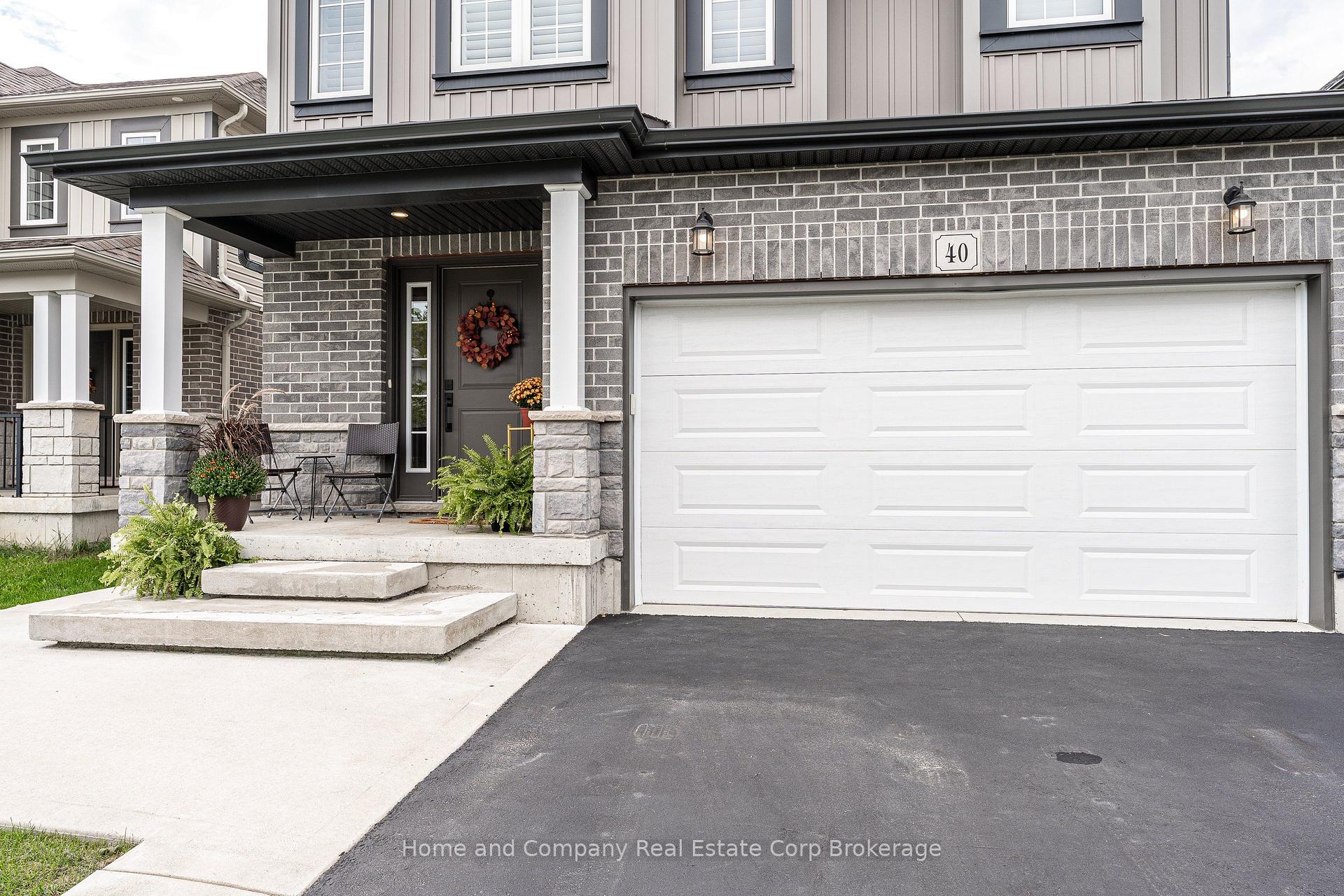 Photo 2 of 40 Robertson Dr, Stratford — HOMEH