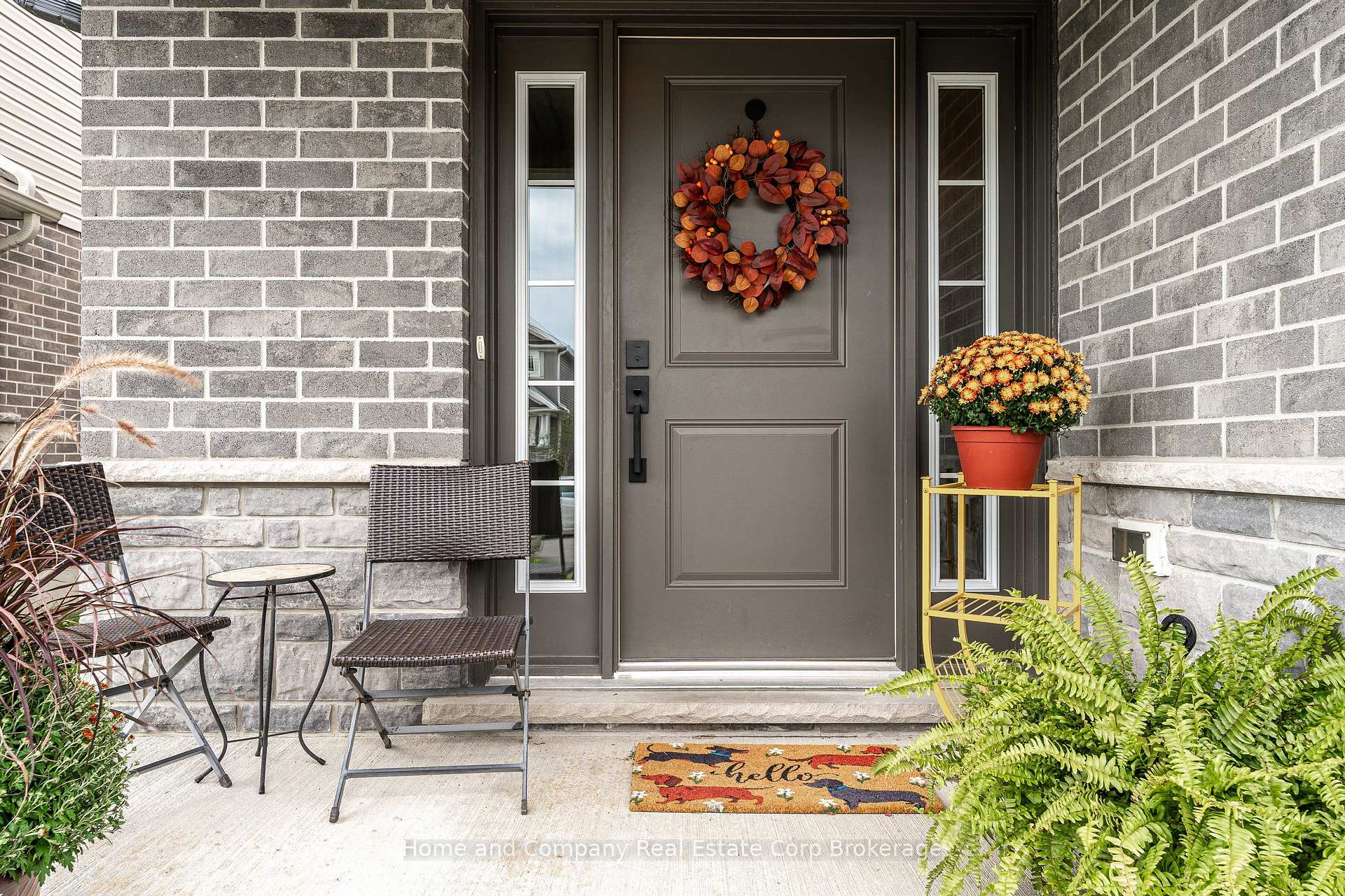 Photo 3 of 40 Robertson Dr, Stratford — HOMEH