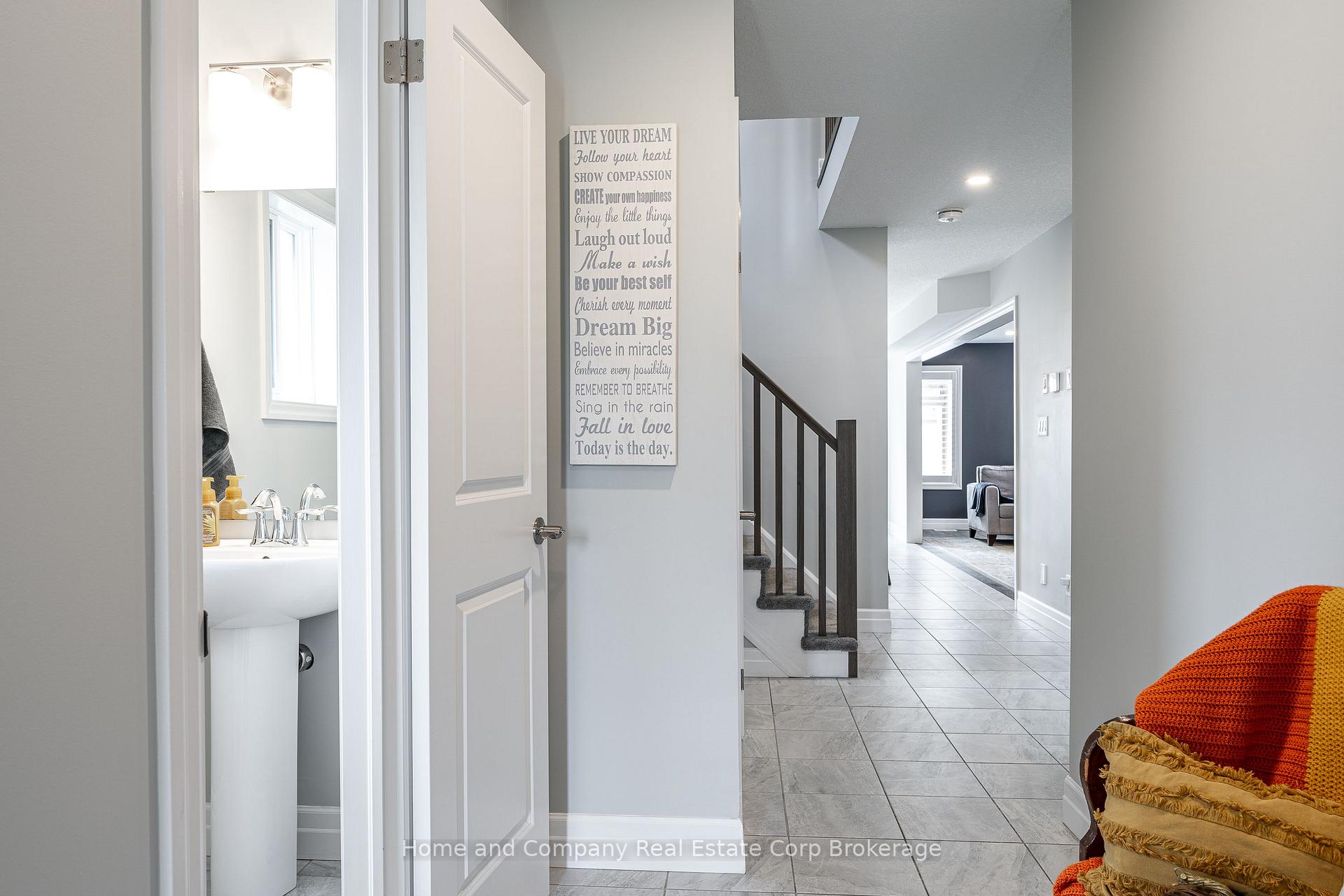 Photo 5 of 40 Robertson Dr, Stratford — HOMEH